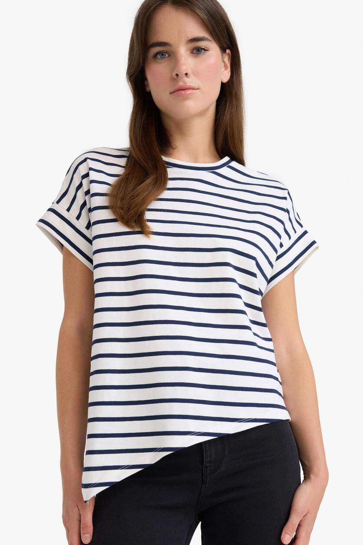 Defacto  %100 Pamuk Asimetrik Bisiklet Yaka Çizgili Tişört F8175AX25AU