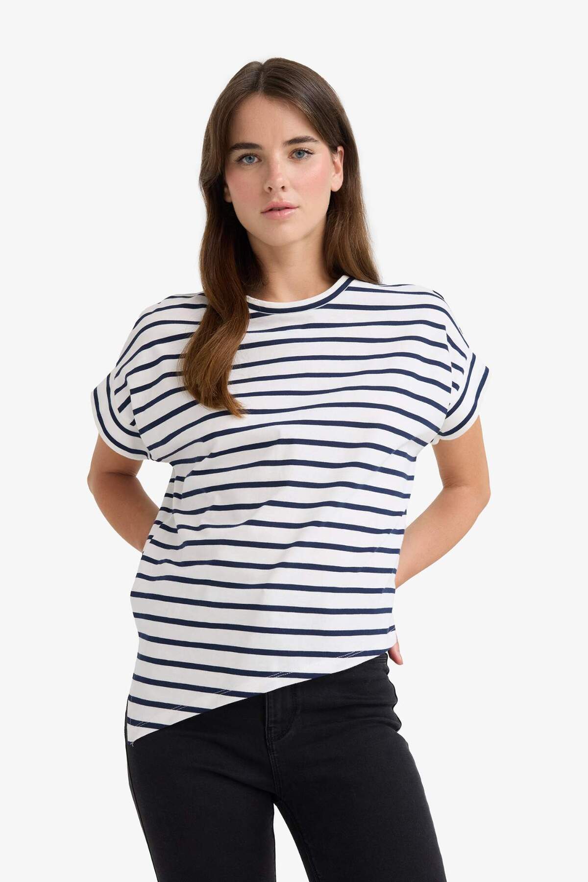 Defacto  %100 Pamuk Asimetrik Bisiklet Yaka Çizgili Tişört F8175AX25AU - Görsel 4