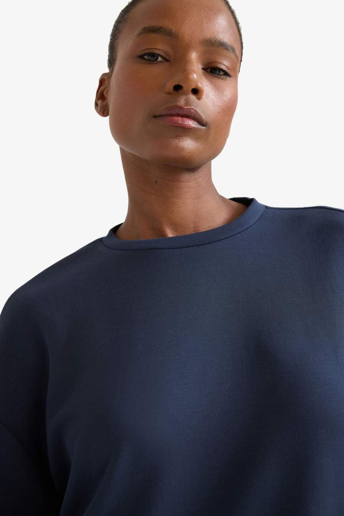 DeFacto Ultra Yumuşak Oversize Geniş Kalıp Bisiklet Yaka Modal Sweatshirt E8954AX25AU görsel 7