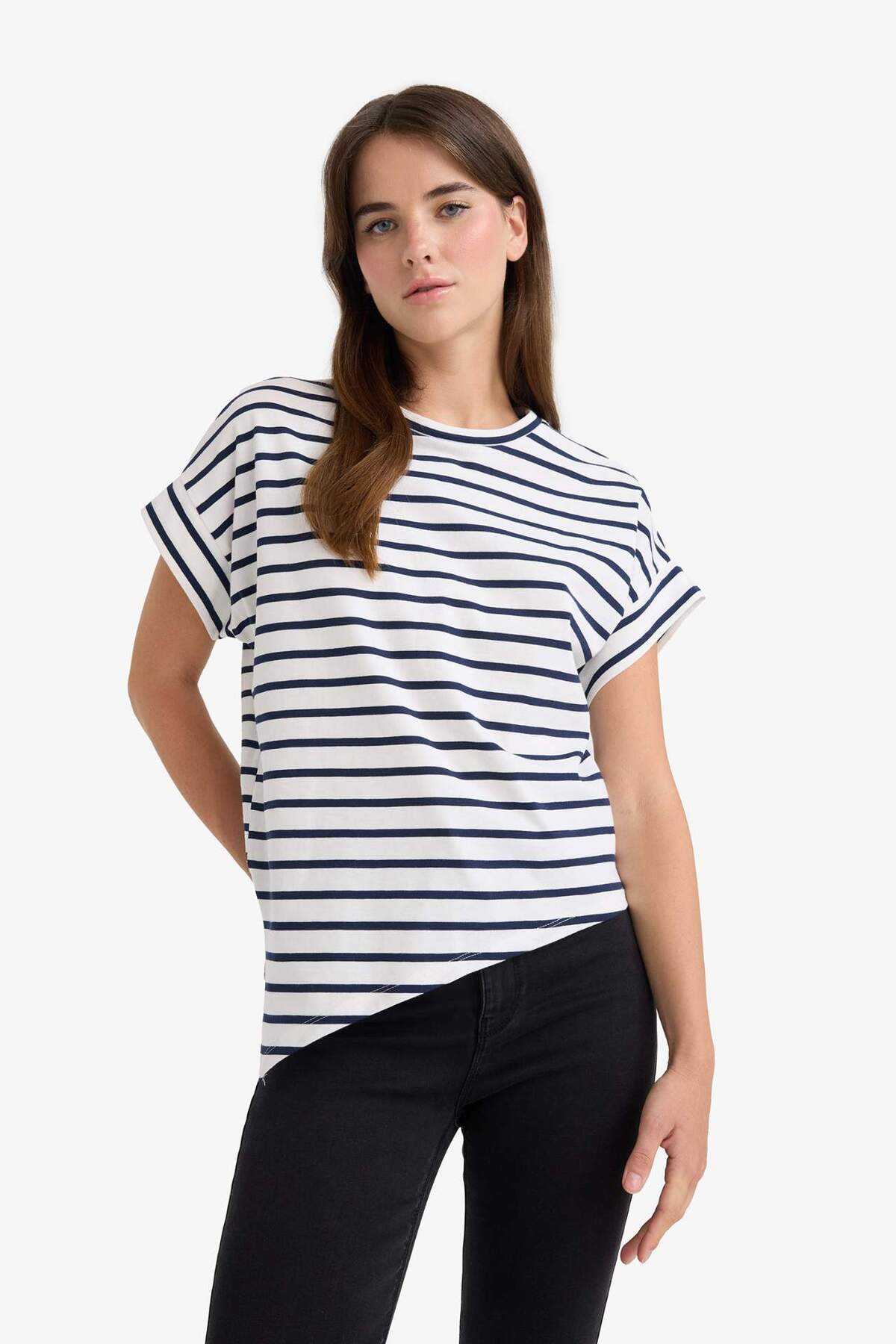 Defacto  %100 Pamuk Asimetrik Bisiklet Yaka Çizgili Tişört F8175AX25AU - Görsel 5