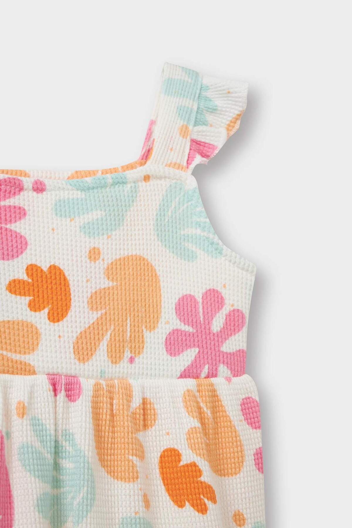 Defacto Çiçekli Askılı Waffle Yazlık Elbise Kız Bebek C9620A524SM fotoğrafı 2 (önizleme)