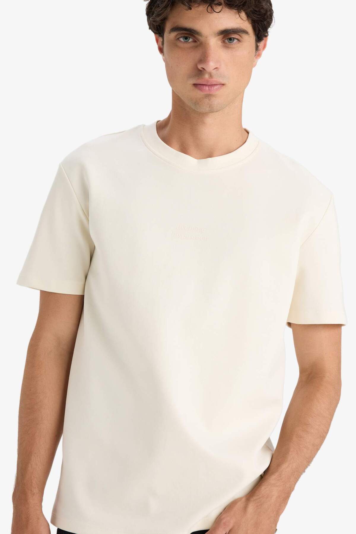 Kurzarm-T-Shirt mit normaler Passform und Rundhalsausschnitt F8589AX25HS