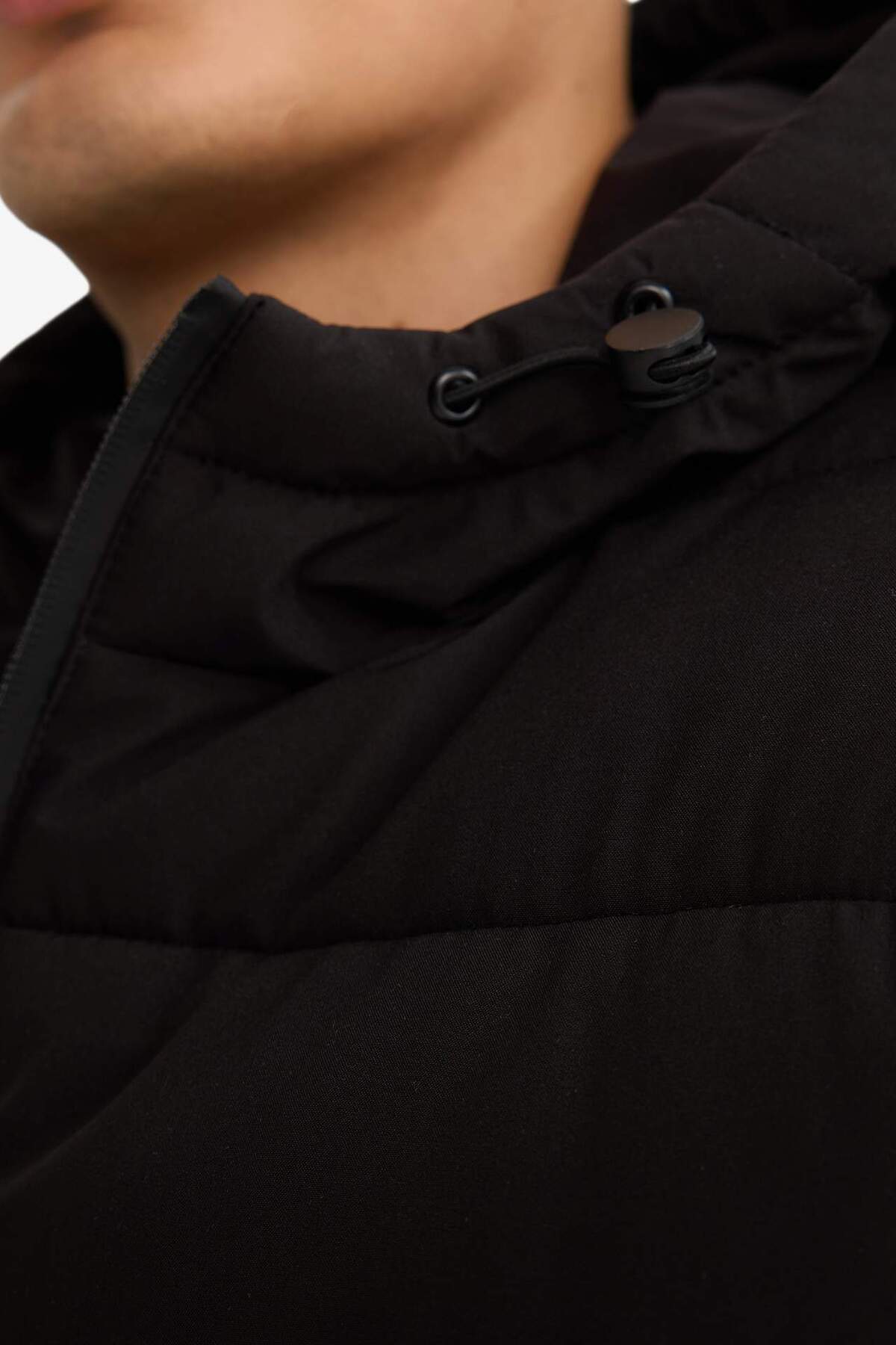 Defacto  Su İtici Slim Fit Dar Kesim Astarlı Kapüşonlu Fermuarlı Cepli Dolgulu Mont R0216AZ25AU - Görsel 5