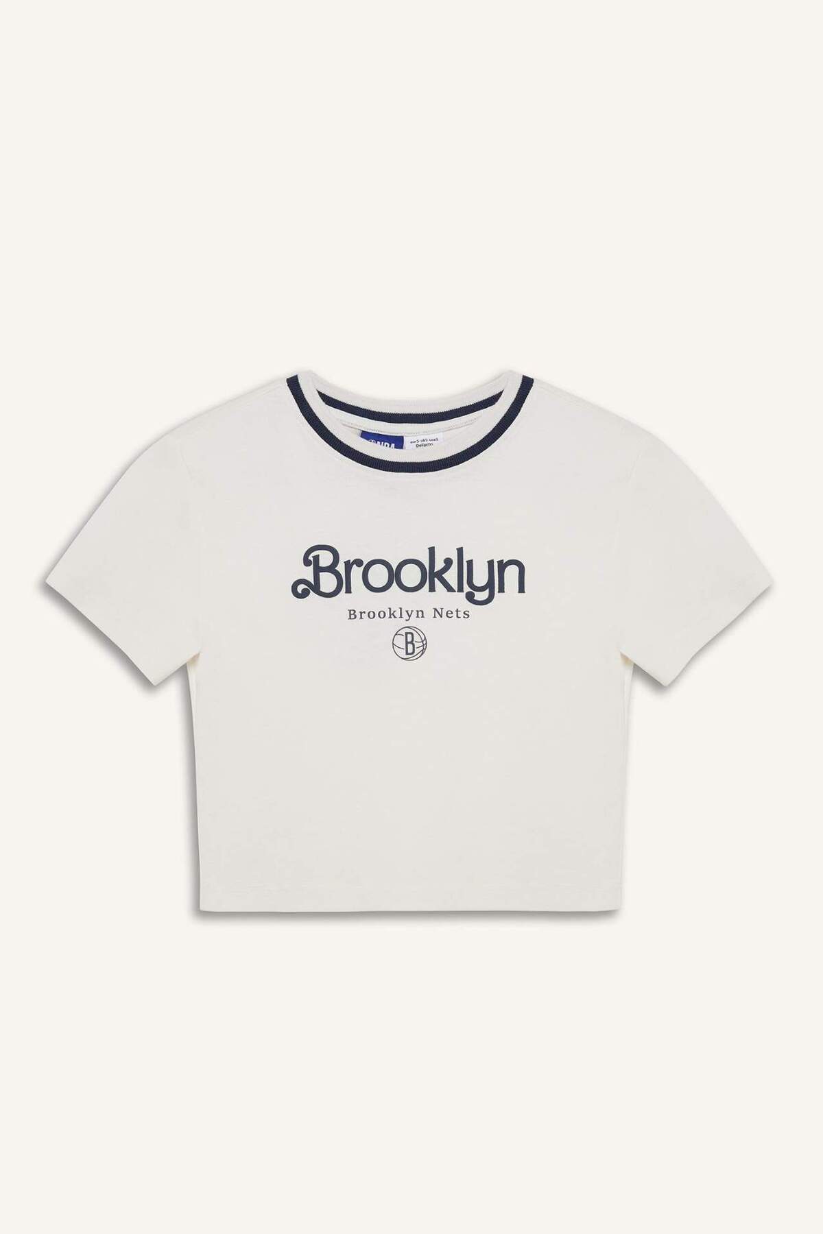 DeFacto NBA New York Knicks Slim Fit Dar Kesim Crop Bisiklet Yaka Ribana Kısa Kollu Tişört E3612AX25SM görsel 6