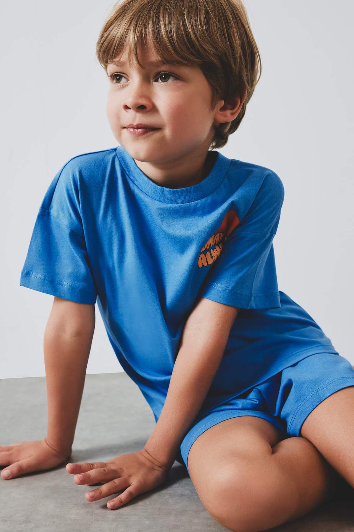 Defacto 2'li Takım Baskılı Kısa Kollu Tişört Şort Erkek Bebek E6818A525SM fotoğrafı 3 (önizleme)