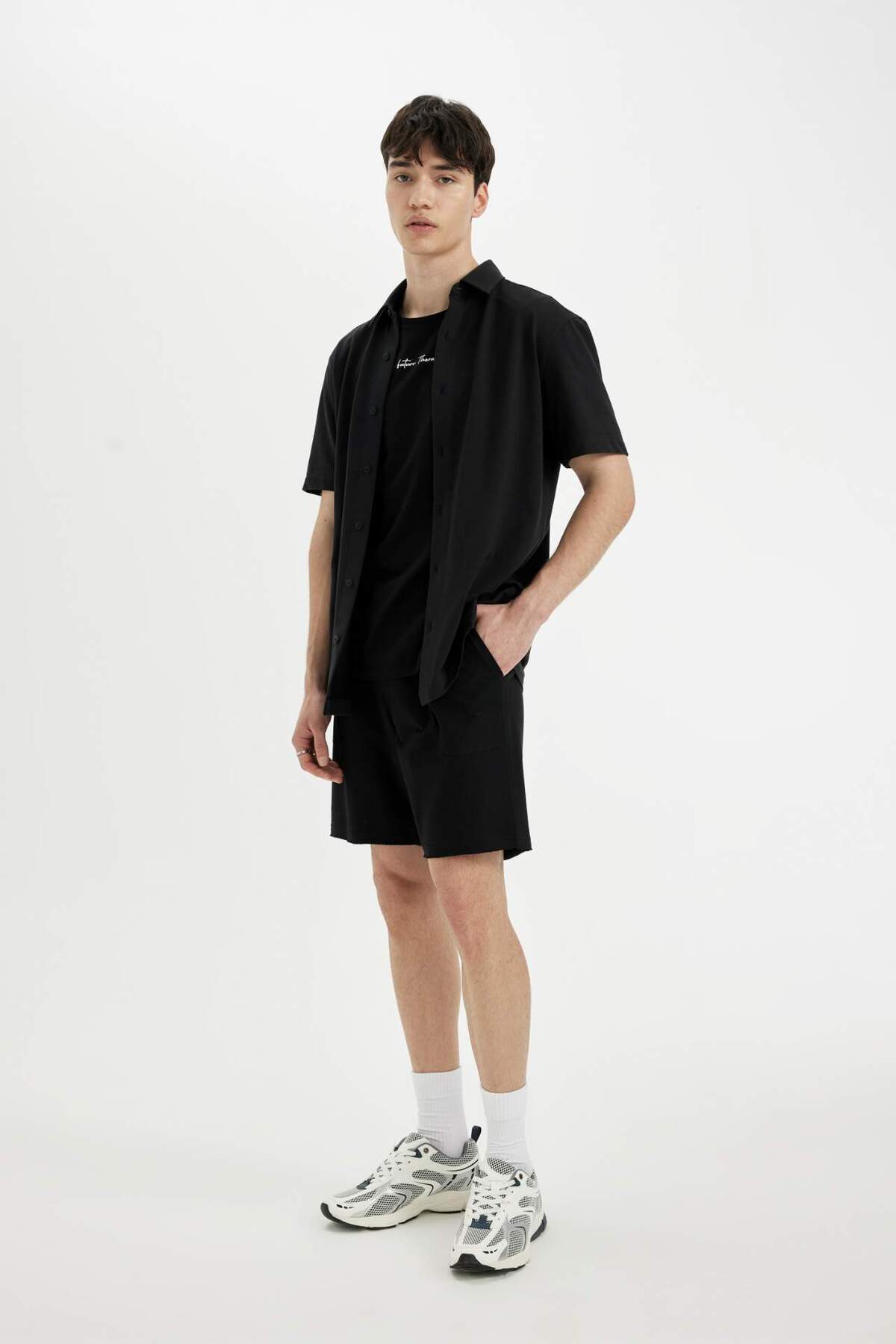 100% Cotton Slim Fit Slim Fit Basic Flat Shorts with Slim Leg Pockets B8673AX25SM