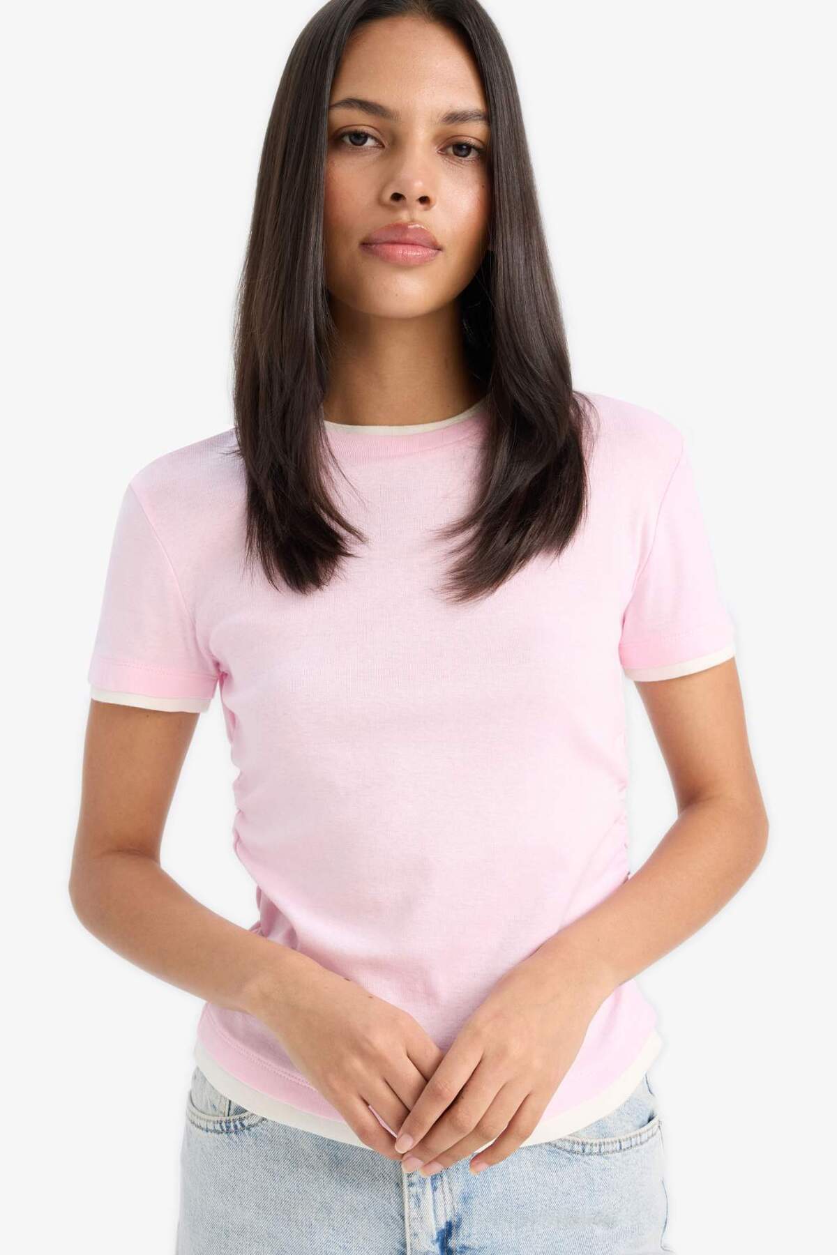 DeFacto Slim Fit Kurzarm Basic T-Shirt mit geradem Schnitt und Rippstrick in ...