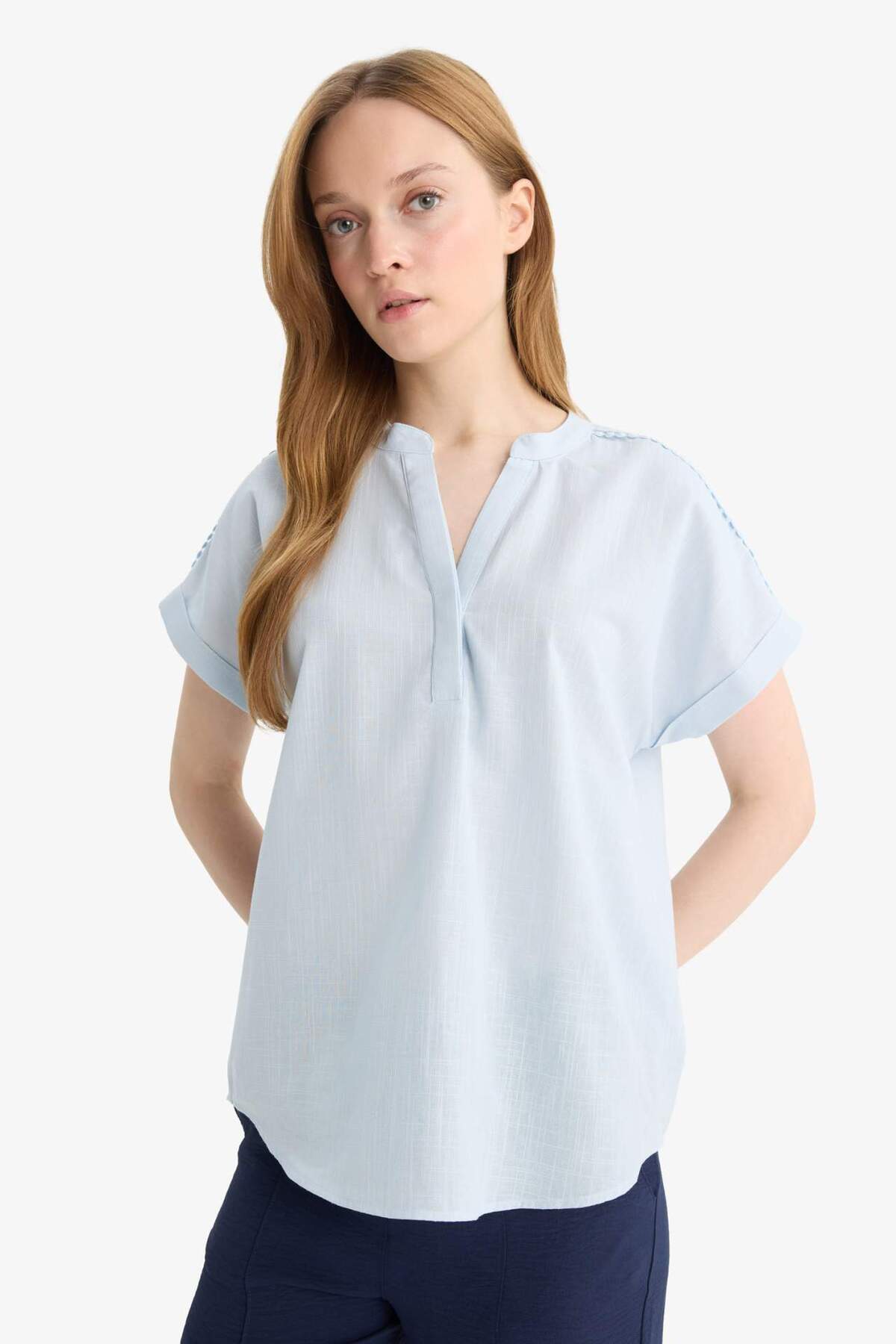 Defacto  %100 Pamuk Regular Fıt Apaş Yaka Flamlı Kısa Kollu Bluz F1635AX25SM - Görsel 4