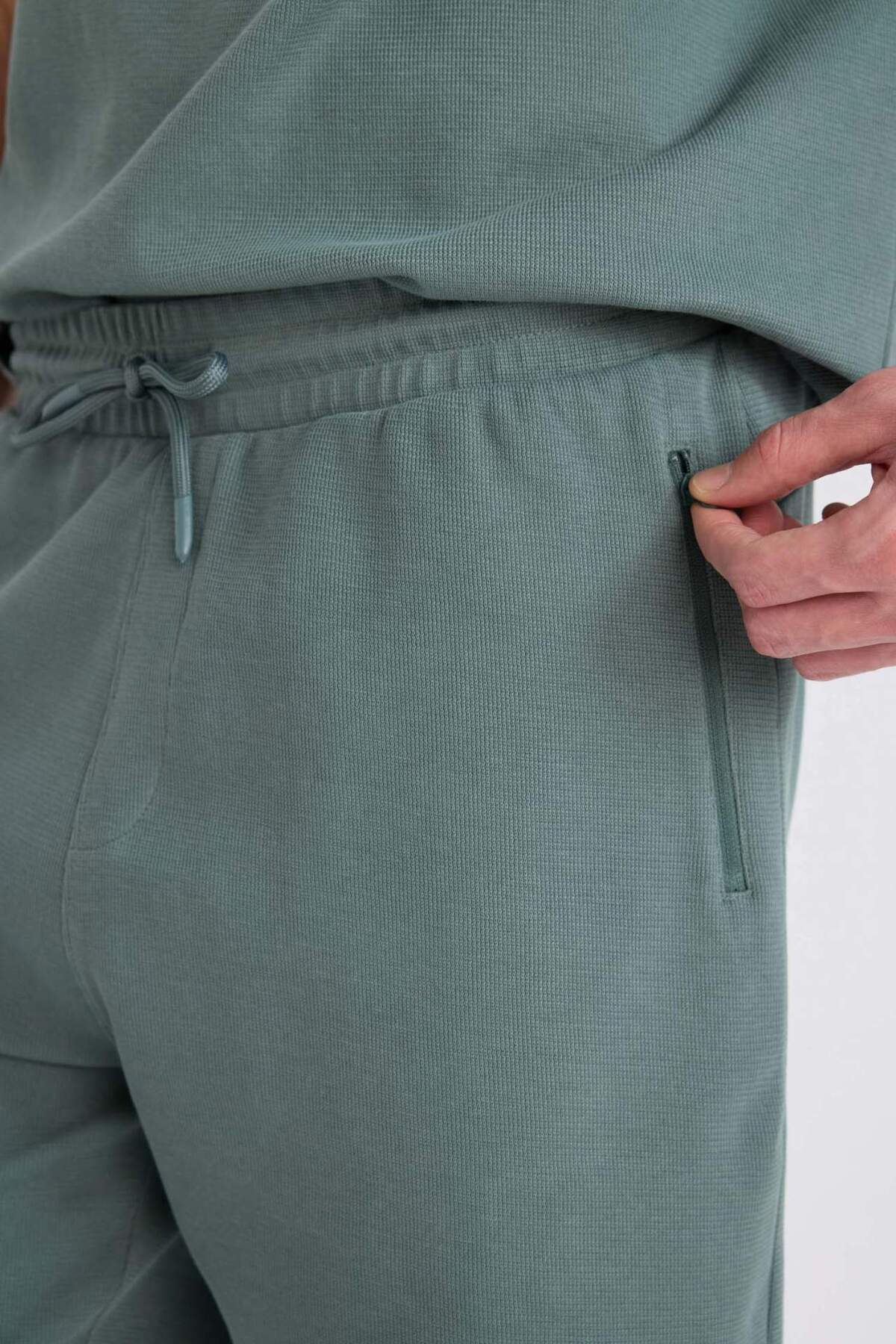 DeFacto Regular Fit Düz Paça Cepli Basic Şort B8792AX25SM görsel 5