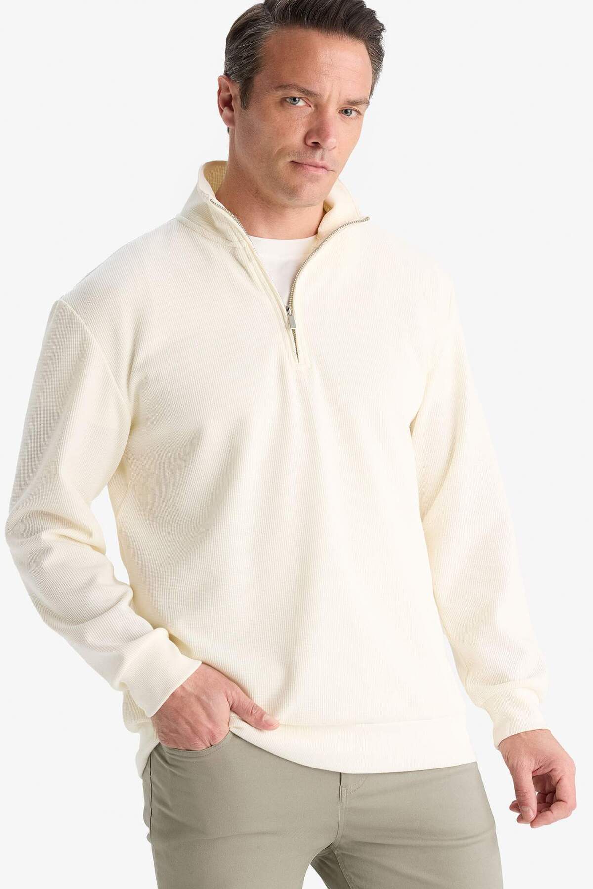 DeFacto Comfort Fit Dik Yaka Dokulu Yarım Fermuarlı Waffle Sweatshirt D7543AX25SP görsel 3