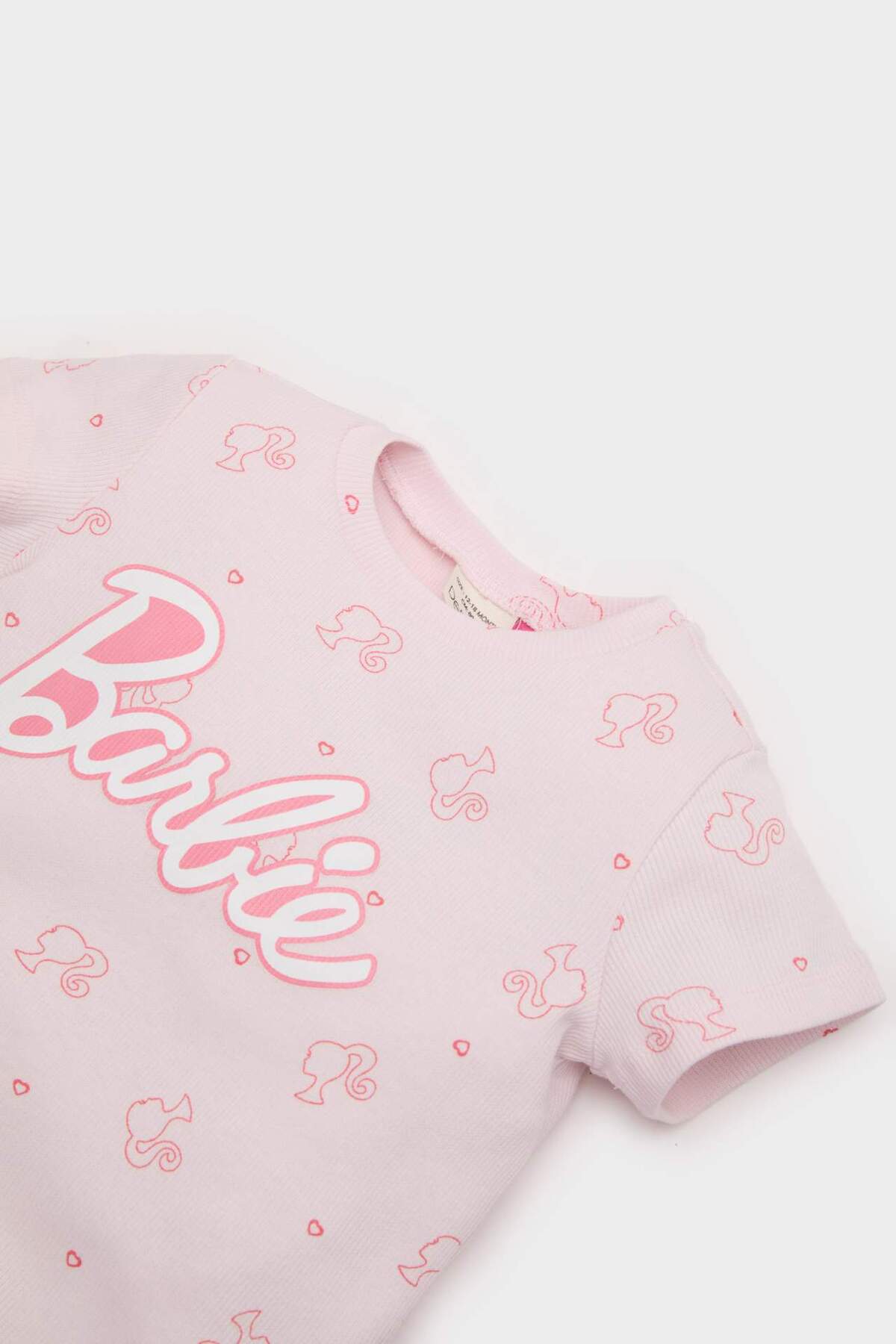 Defacto Barbie Pijama Takımı Kısa Kollu Fitilli Kaşkorse Üst Beli Lastikli Şort Kız Bebek E1545A525SM fotoğrafı 3 (önizleme)