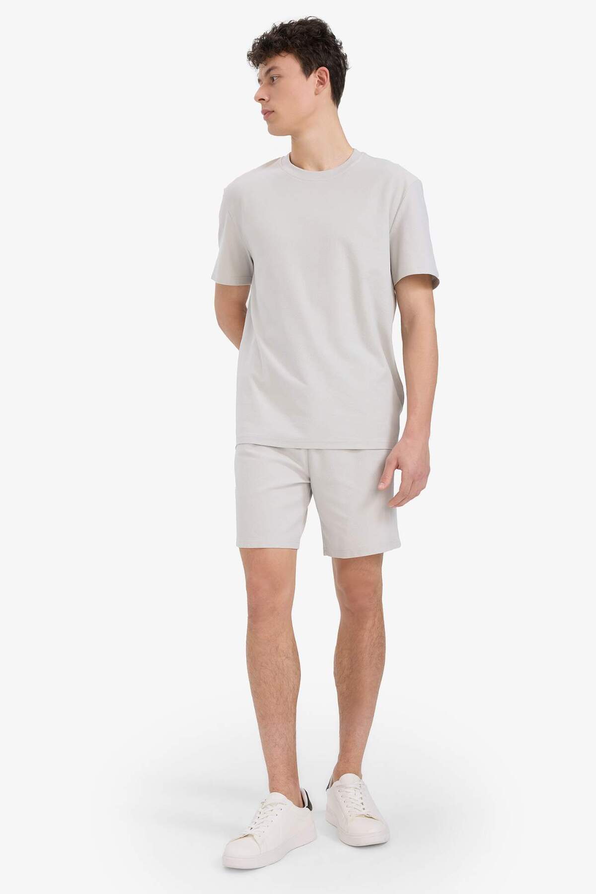 Defacto  %100 Pamuk Relax Fit Çapraz Dokuma Dokulu Cepli Şort E2590AX25SM - Görsel 3