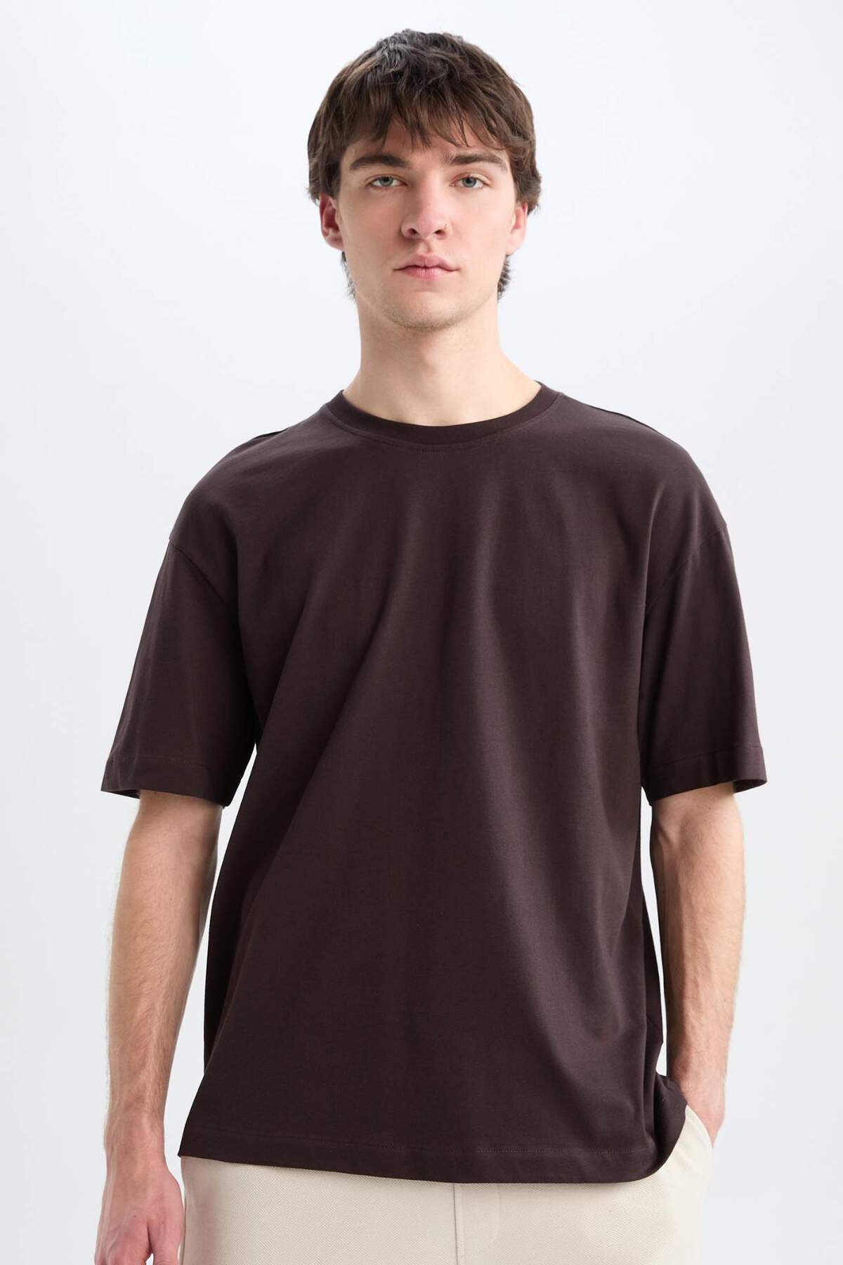 Defacto  %100 Pamuk Oversize Geniş Kalıp Bisiklet Yaka Basic Düz Kısa Kollu Tişört E6885AXNS