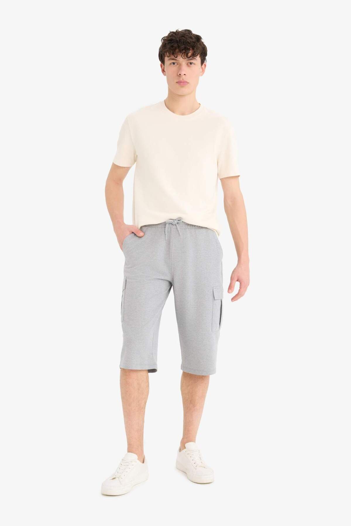 DeFacto Relax Fıt Düz Paça Sweatshirt Kumaşı Uzun Şort T4693AZ25SM