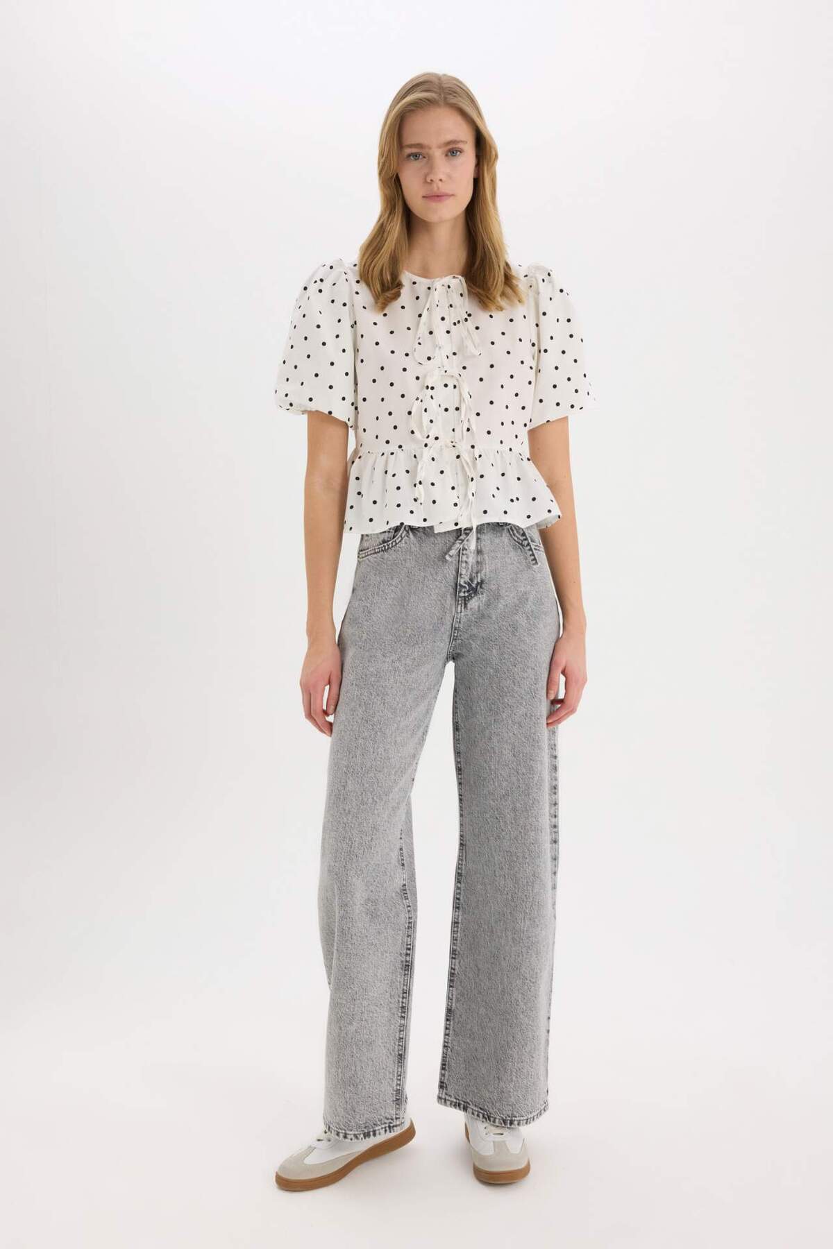 Defacto  Yuvarlak Yaka Puantiyeli Önden Bağlamalı Poplin Kısa Kollu Bluz E2670AX25SP - Görsel 2