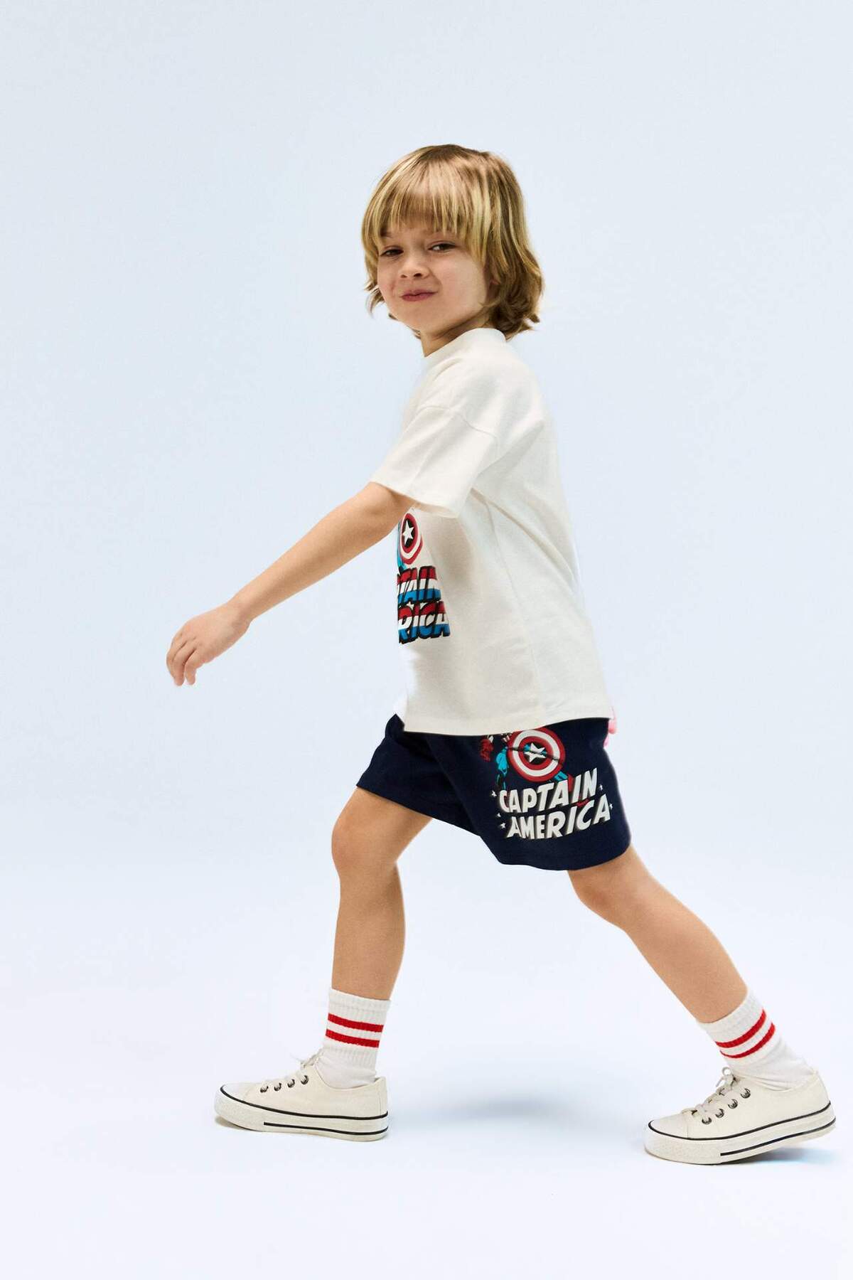 Defacto 2li Takım Marvel Comics Kısa Kollu Tişört Beli Lastikli Şort Erkek Bebek E4720A525SM fotoğrafı 2 (önizleme)