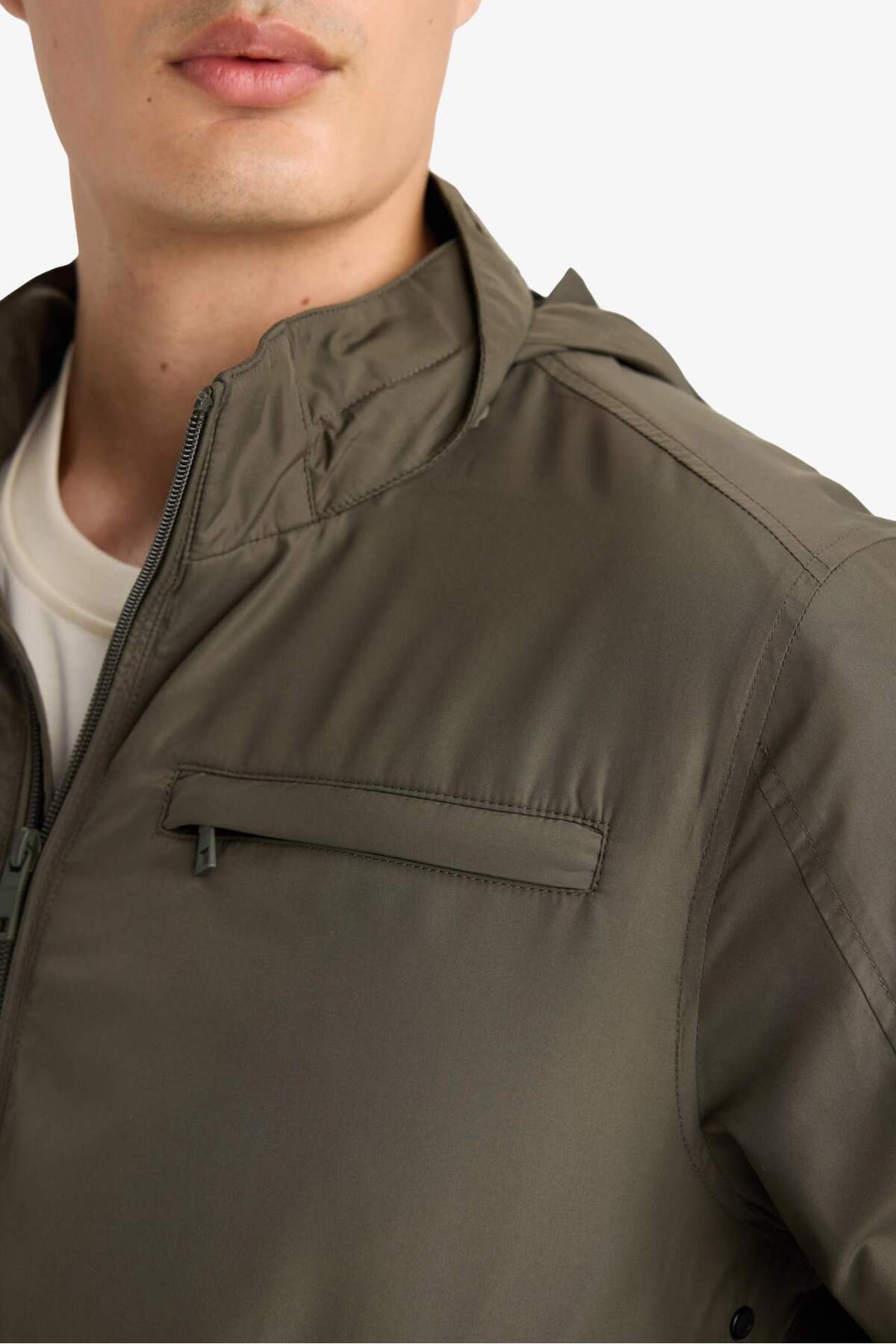 Defacto  Su İtici Regular Fit Dik Yaka Astarlı Gizli Kapüşonlu Fermuarlı Cepli Mevsimlik Baharlık Mont D7669A - Görsel 5