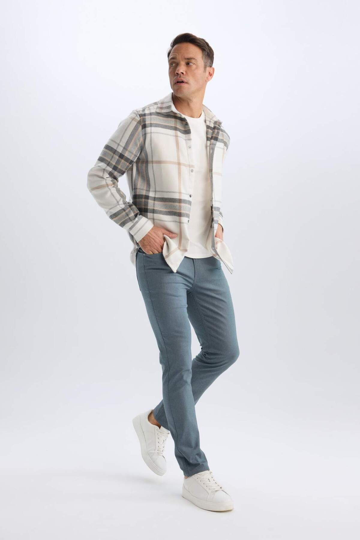 Yazlık Chino Kanvas Dokulu Pantolon Slim Fit Dar Kesim Cepli Dar Paça T1055AZ25SP — سرمه‌ای — تصویر 2 از 6