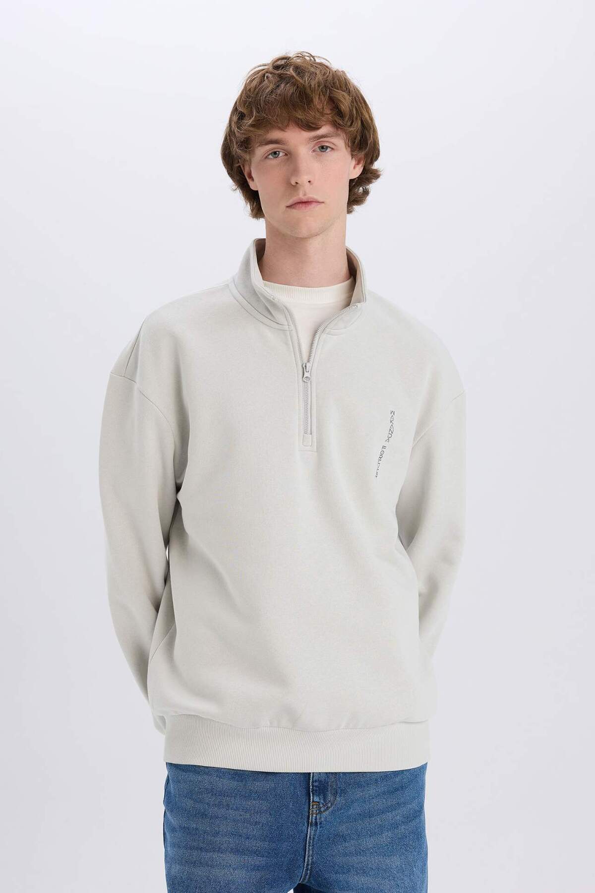 DeFacto Marvel Boxy Fit Dik Yaka Fermuarlı Sırt Baskılı Sweatshirt D6771AX25SP görsel 3