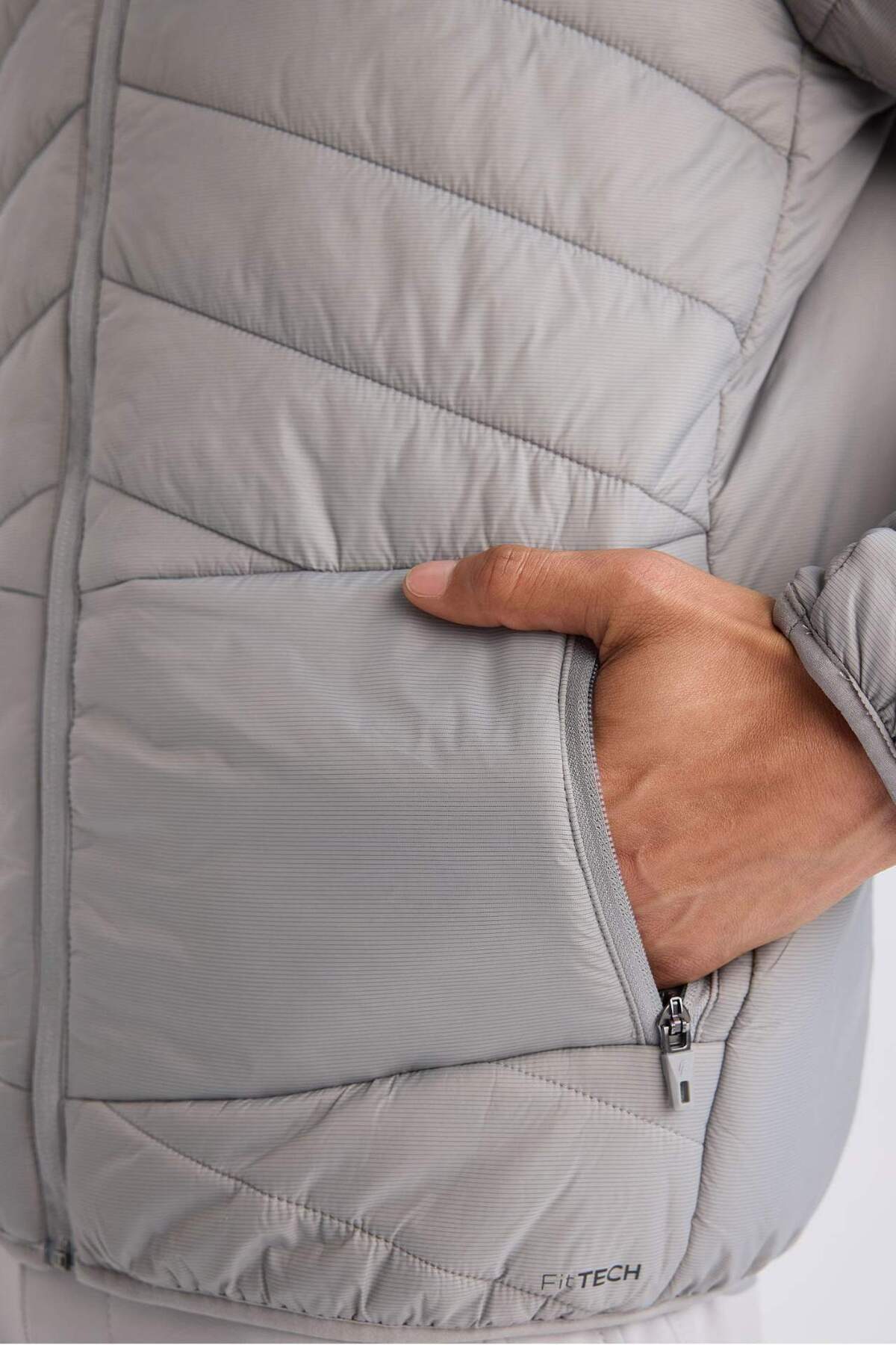 DeFacto Rüzgar Geçirmez Su İtici Regular Fit Kapüşonlu Fermuarlı Mevsimlik Şişme Mont D6183AX25SP görsel 7