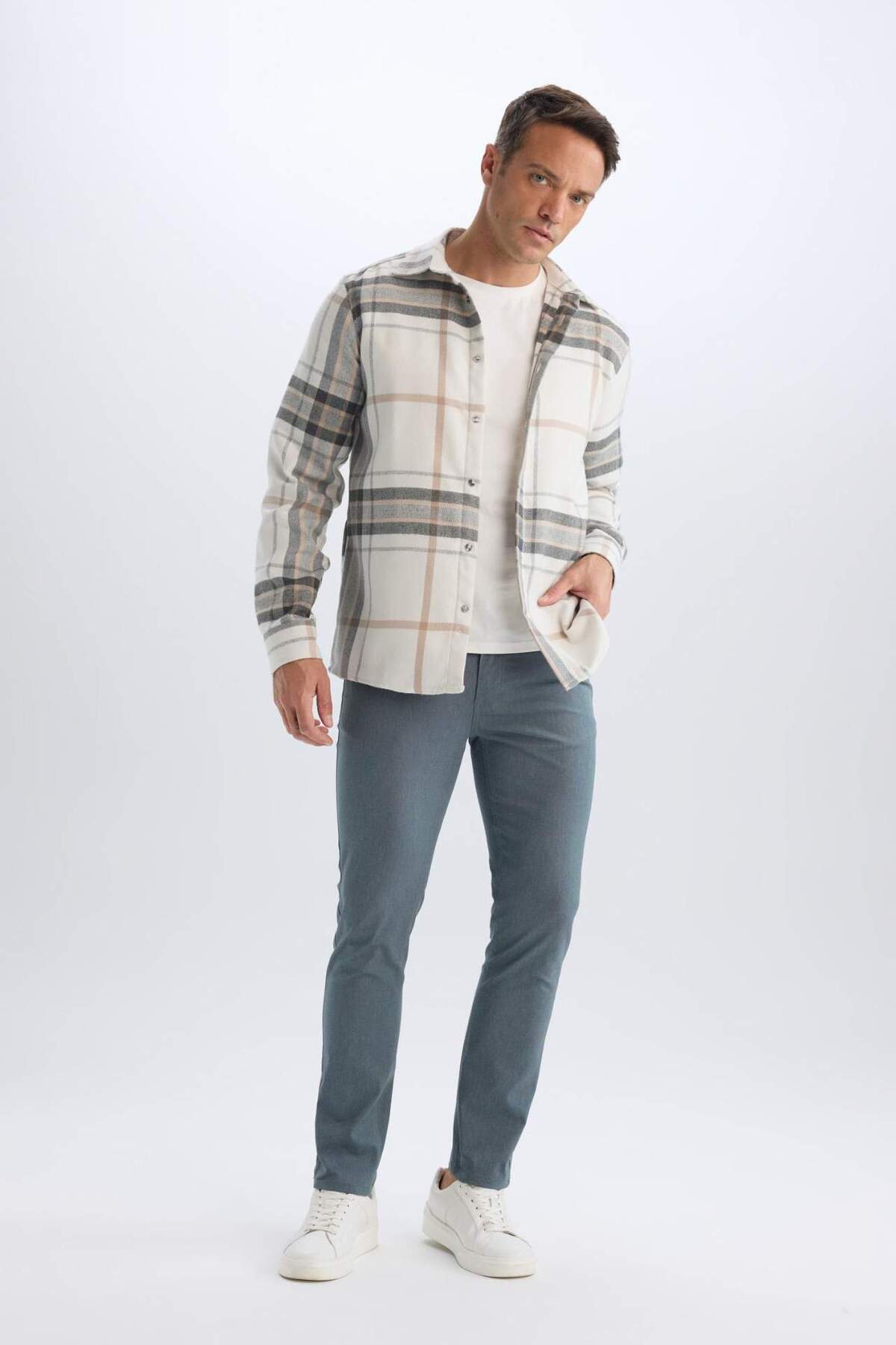Defacto Yazlık Chino Kanvas Dokulu Pantolon Slim Fit Dar Kesim Cepli Dar Paça T1055AZ25SP