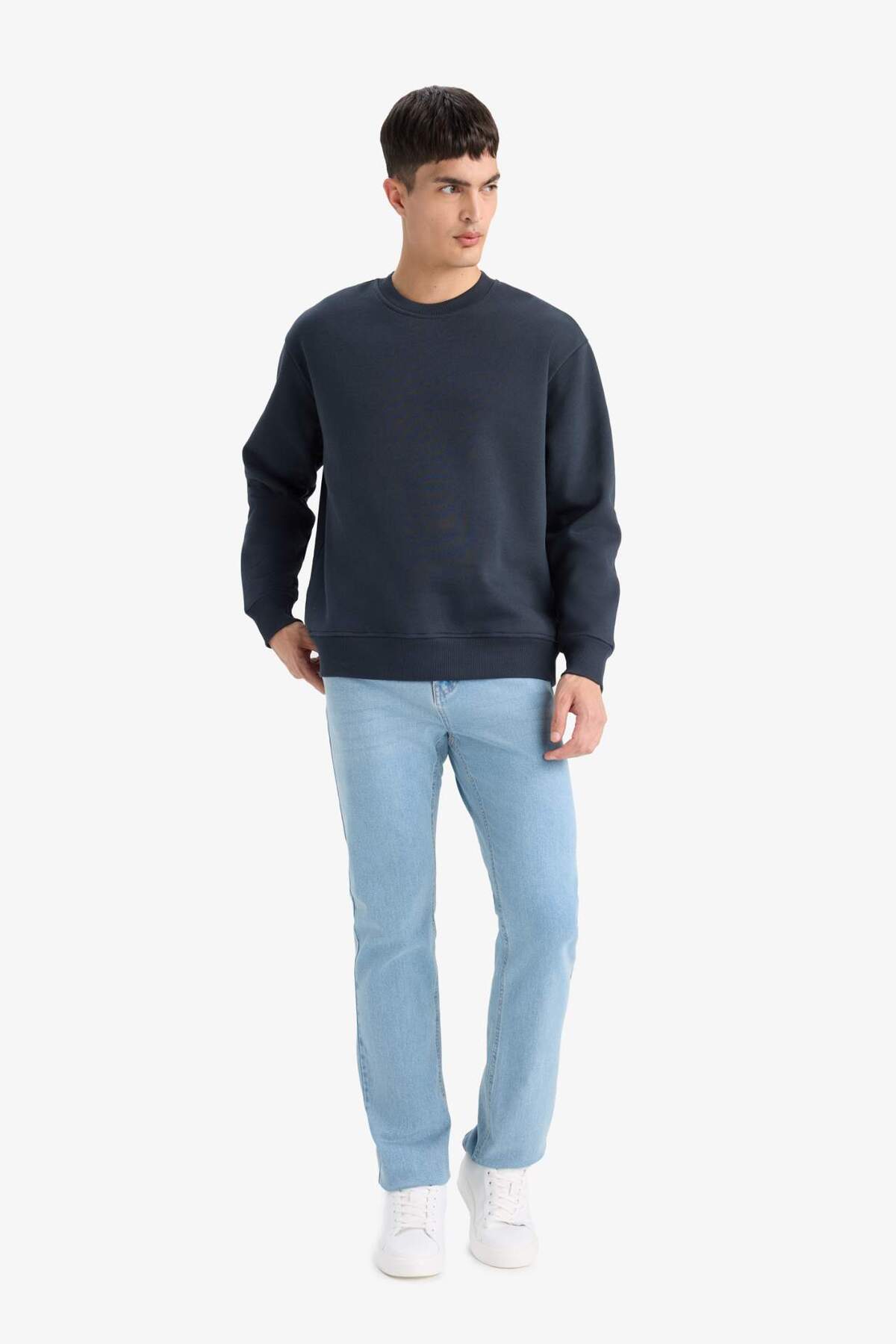 Defacto  Relax Fit Bisiklet Yaka Kalın İçi Yumuşak Tüylü Basic Düz Sweatshirt T5139AZ24AU - Görsel 2