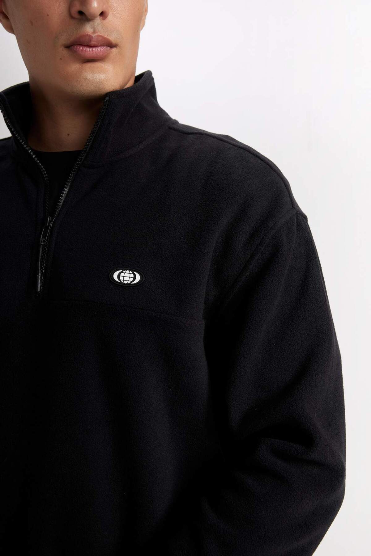 Sıcak Tutan Relax Fit Dik Yaka Fermuarlı Polar Sweatshirt D2348AX24AU — مشکی — تصویر 4 از 5