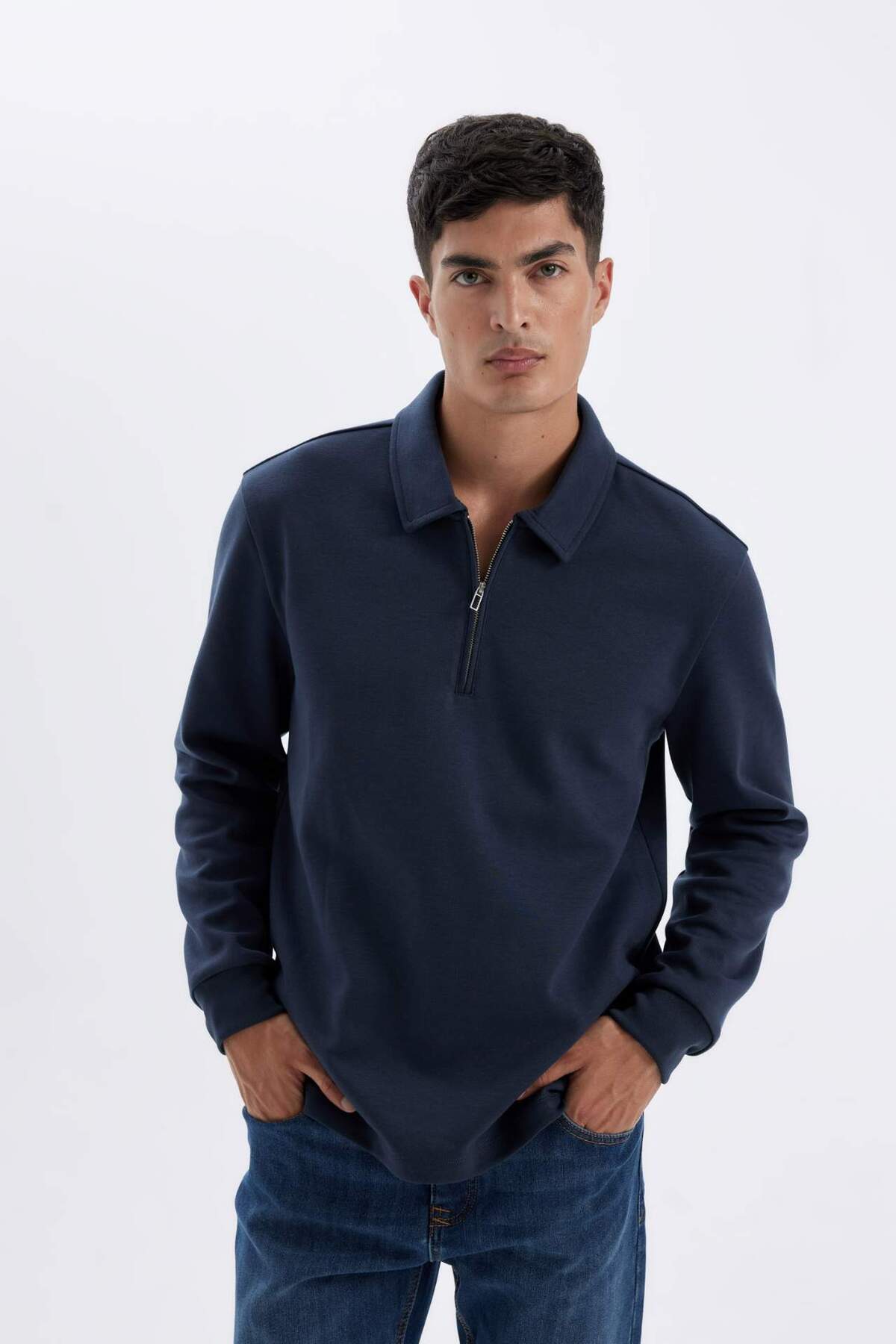 DeFacto Regular Fit Polo Yaka Yarım Fermuarlı Basic Düz Sweatshirt D2279AX24AU görsel 4