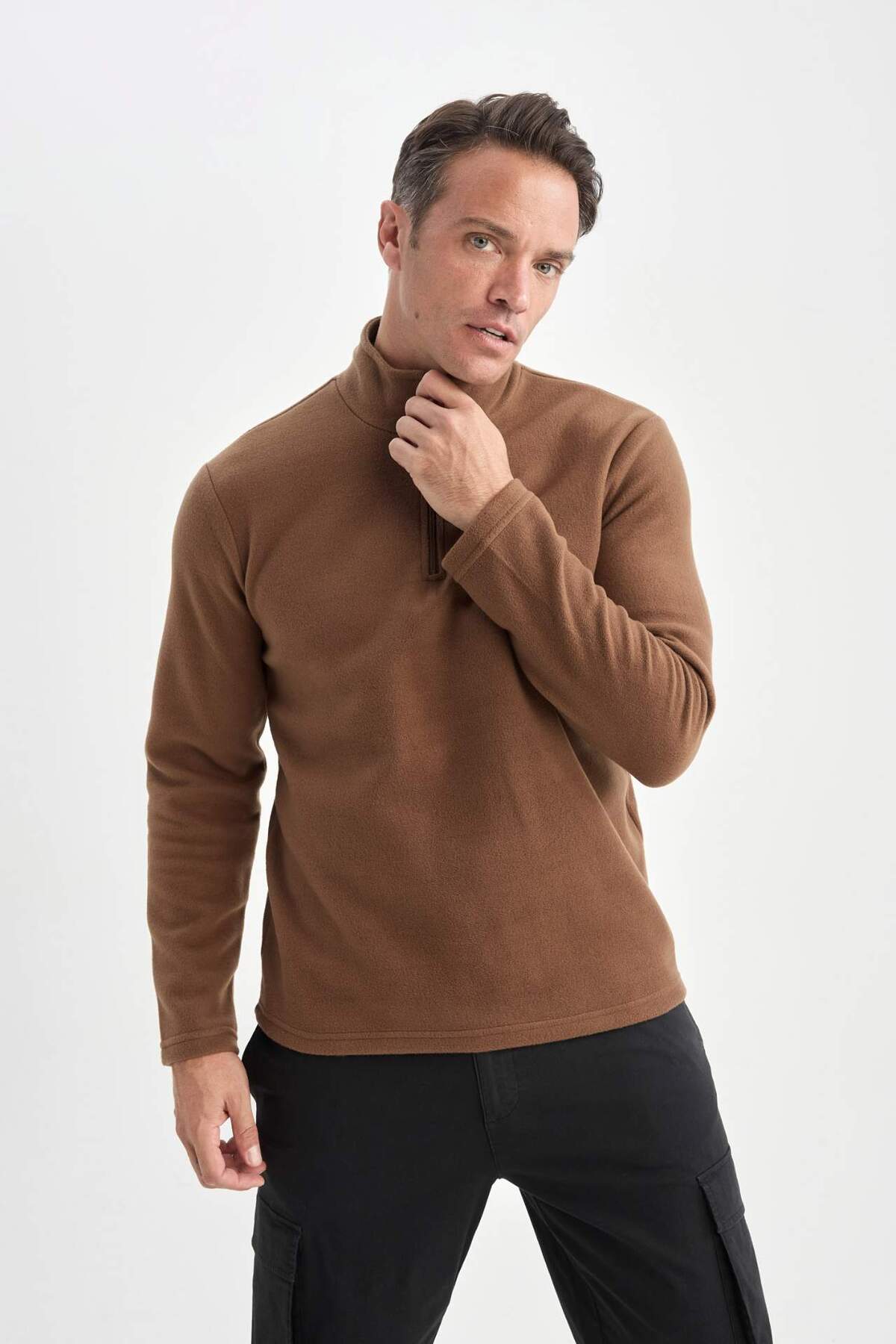 DeFacto Kahverengi Tüylenme Yapmayan Soğuk GeçirmezRegular Fit Dik Yaka Fermuarlı Polar Sweatshirt Y3996AZ görsel 4