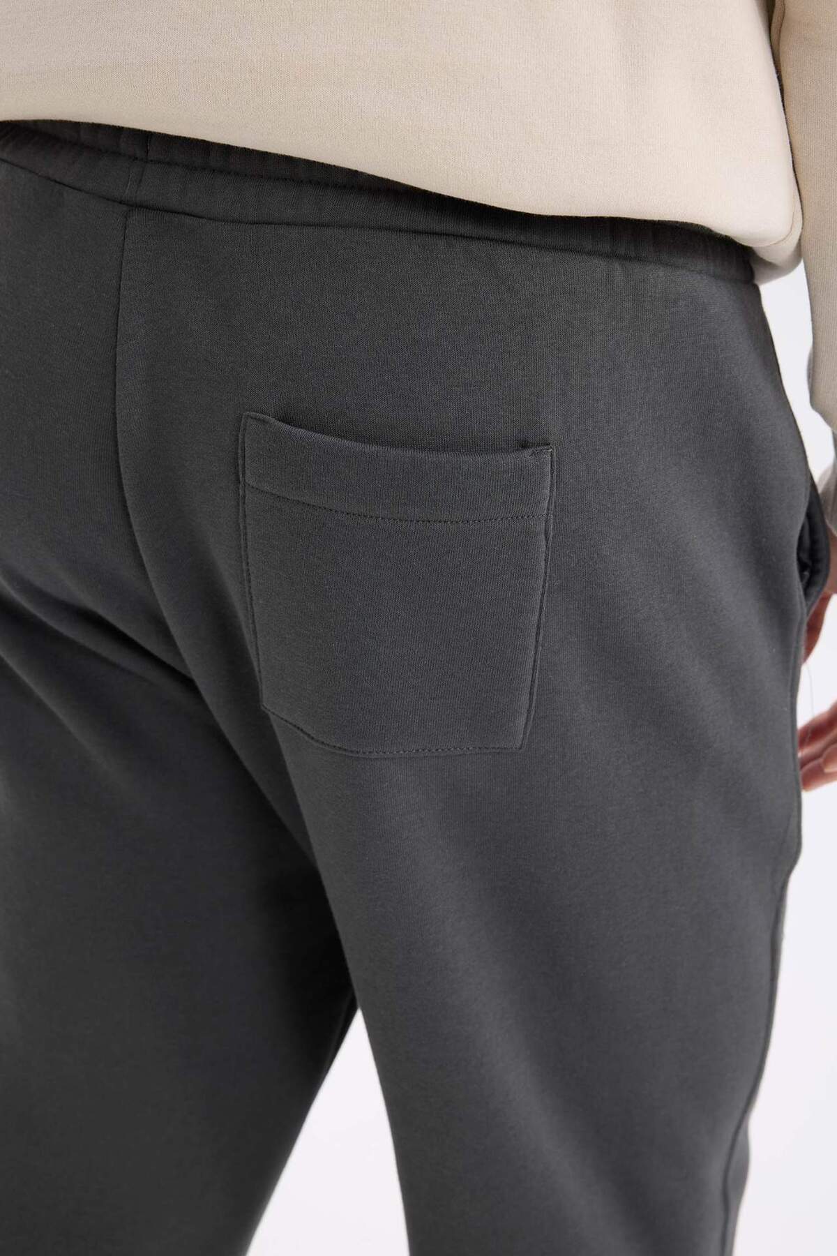 DeFacto Regular Fit Eşofman Altı Beli Lastikli Basic Düz Cepli Düz Paça D9707AX24AU görsel 6