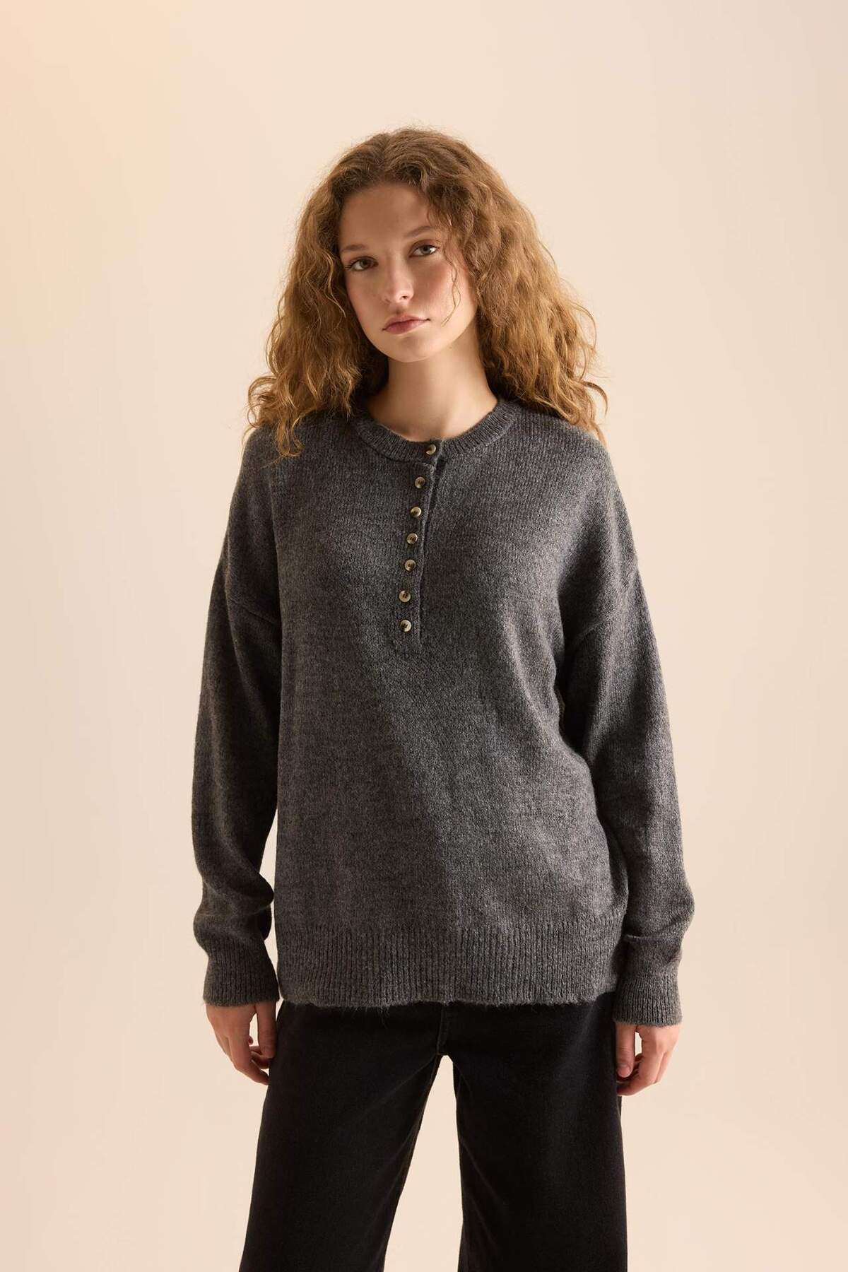 Defacto  Oversize Geniş Kalıp Düğmeli Yaka Triko Kazak D4913AXNS