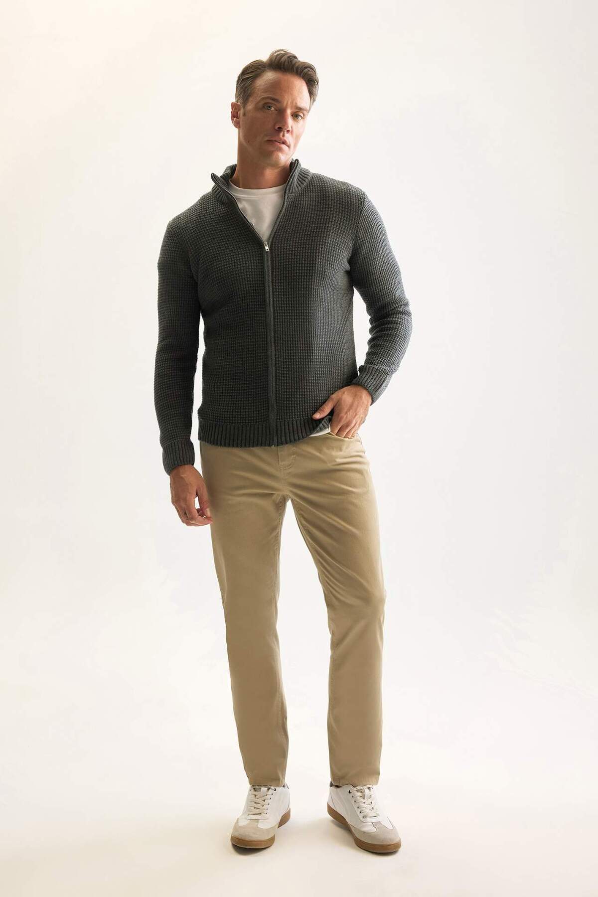 DeFacto Standart Fit Normal Kesim Yarım Balıkçı Yaka Fermuarlı Waffle Hırka R1195AZNS görsel 2