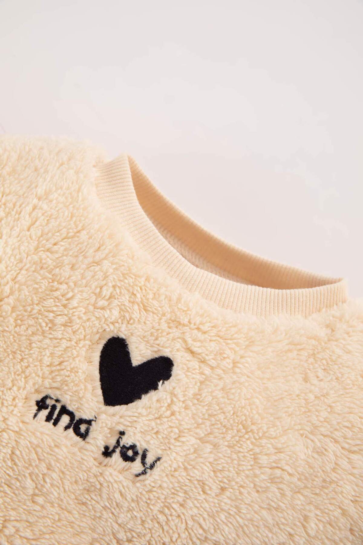 Defacto Kız Bebek 2li Takım Kalp Desenli Pelüş Sweatshirt Beli Lastikli Alt B3133A524WN fotoğrafı 3 (önizleme)