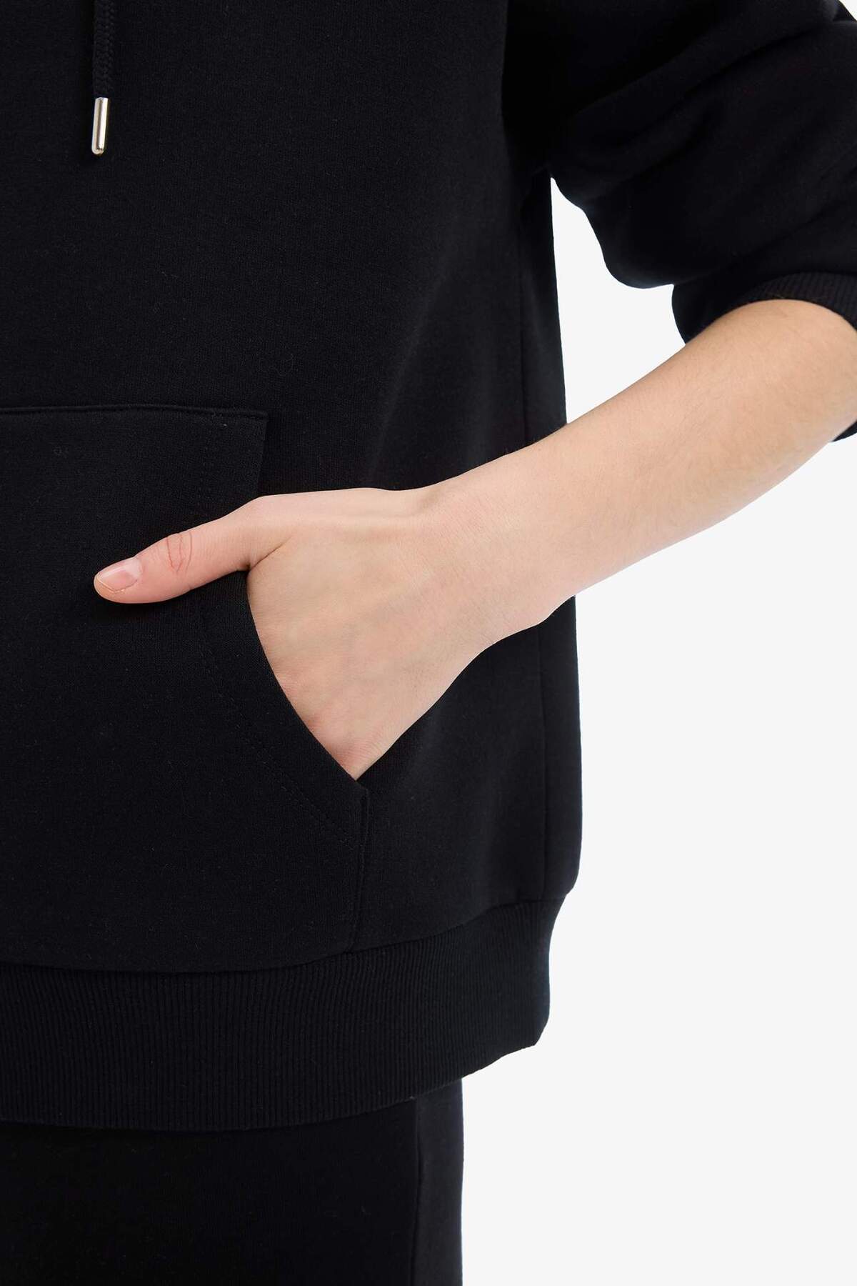 Defacto  Siyah Okula Dönüş Relax Fit Kapüşonlu Kalın Basic Düz Cepli Fermuarlı Sweatshirt D8717AX24WN - Görsel 6