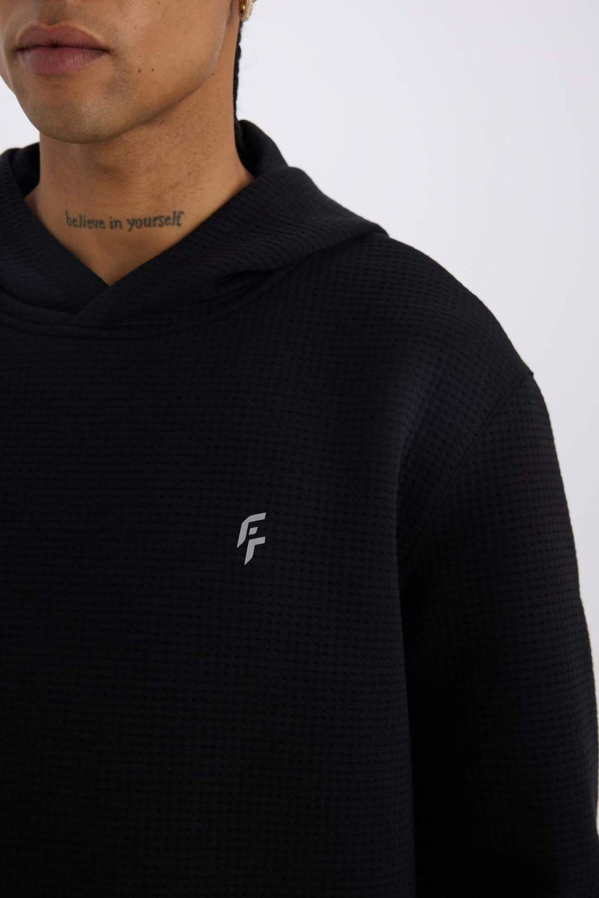 سویشرت ورزشی کلاه دار استاندارد Fit D0752AX24AU — مشکی — تصویر 4 از 8