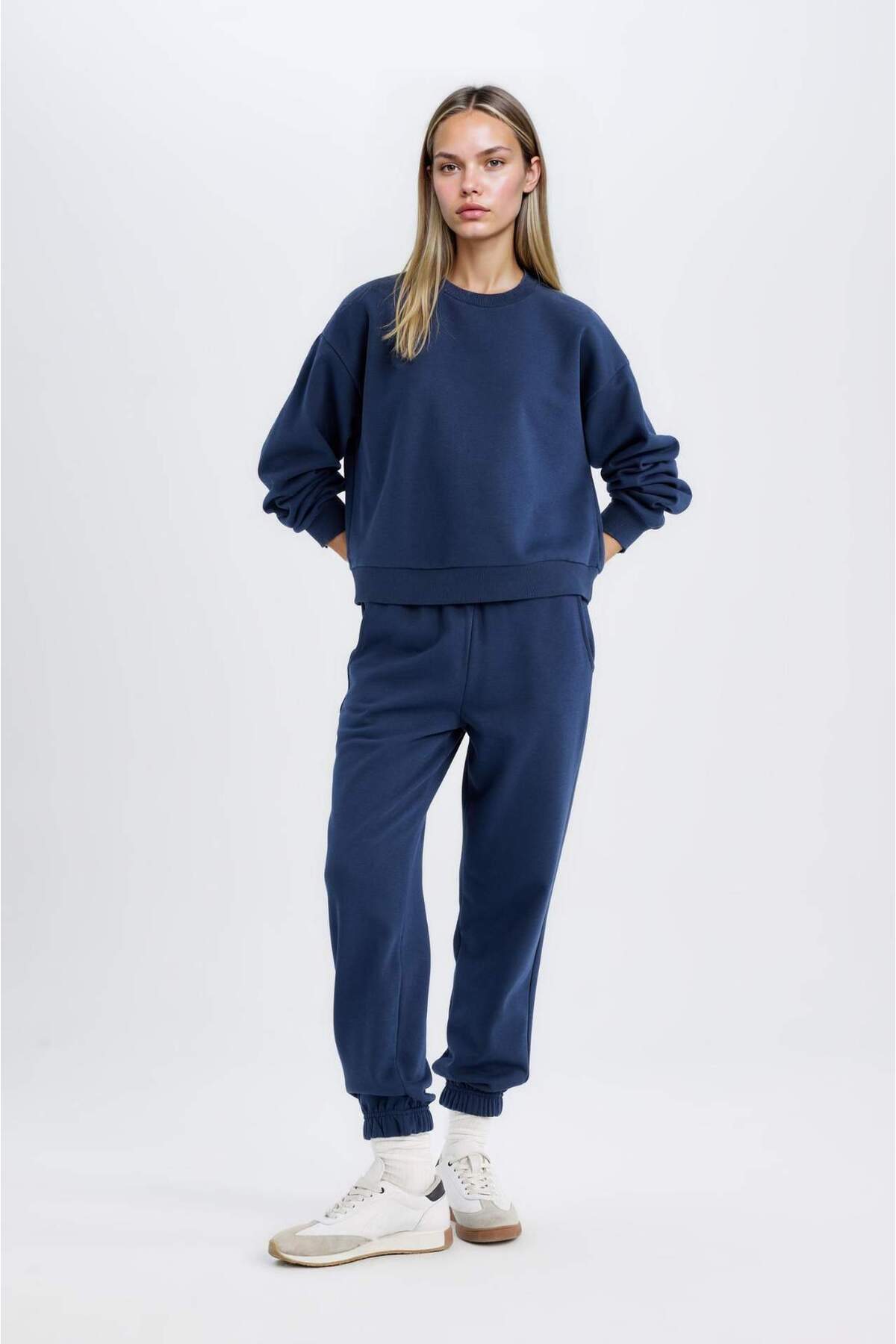 DeFacto Regular Fit 2'li Takım Sweatshirt Beli Lastikli Jogger Eşofman Altı D8022AXNS görsel 4