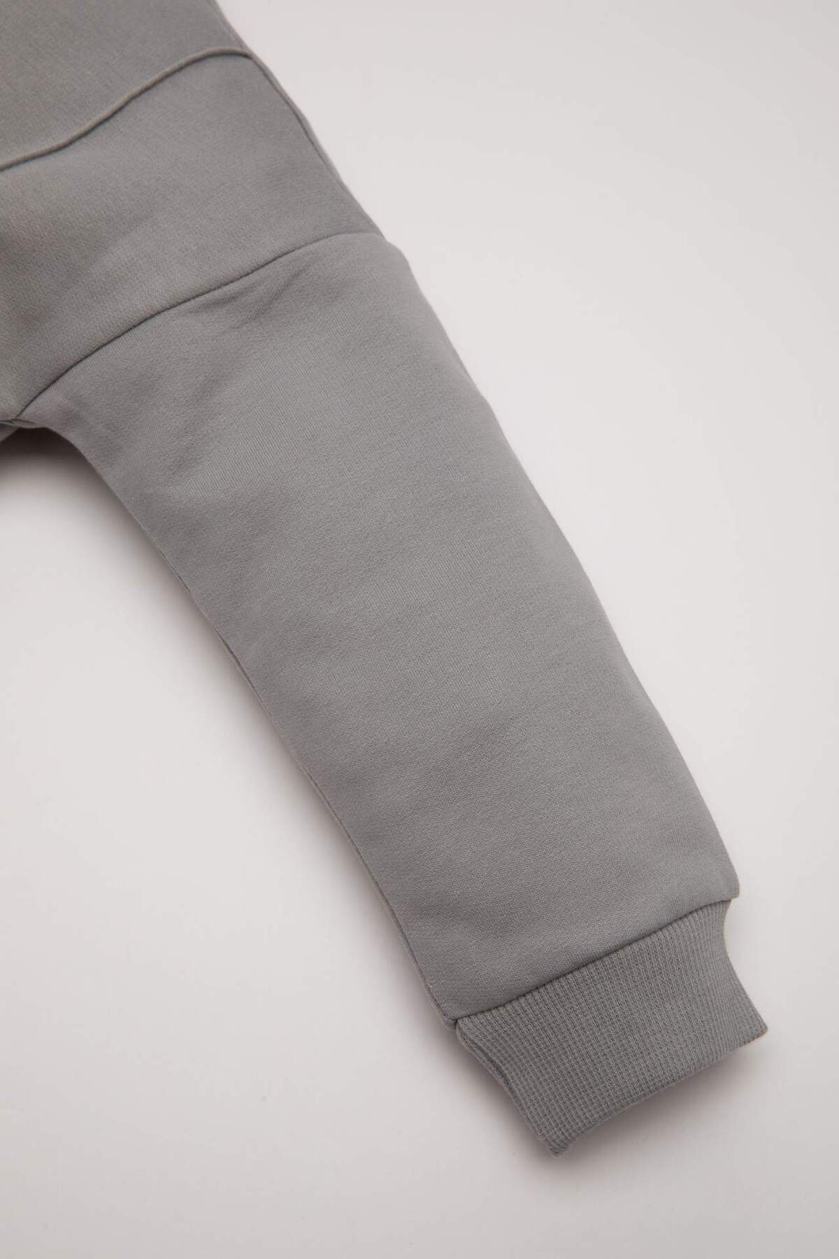 Defacto Erkek Bebek 2li Takım Baskılı İnce Sweatshirt Eşofman Altı D6262A5NS fotoğrafı 4 (önizleme)