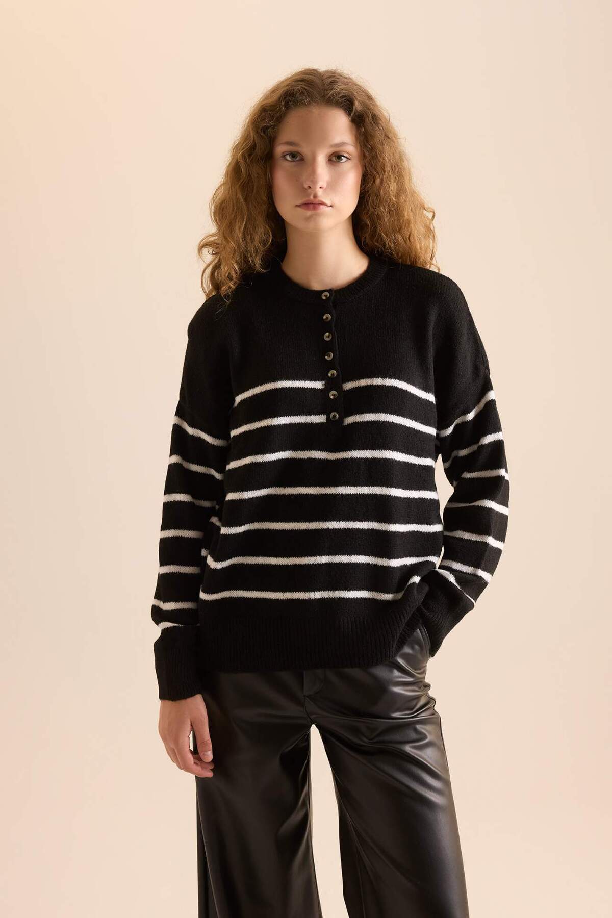 Defacto  Rahat Kesim Yakası Düğmeli Çizgili Triko Kazak D4913axns - Görsel 3