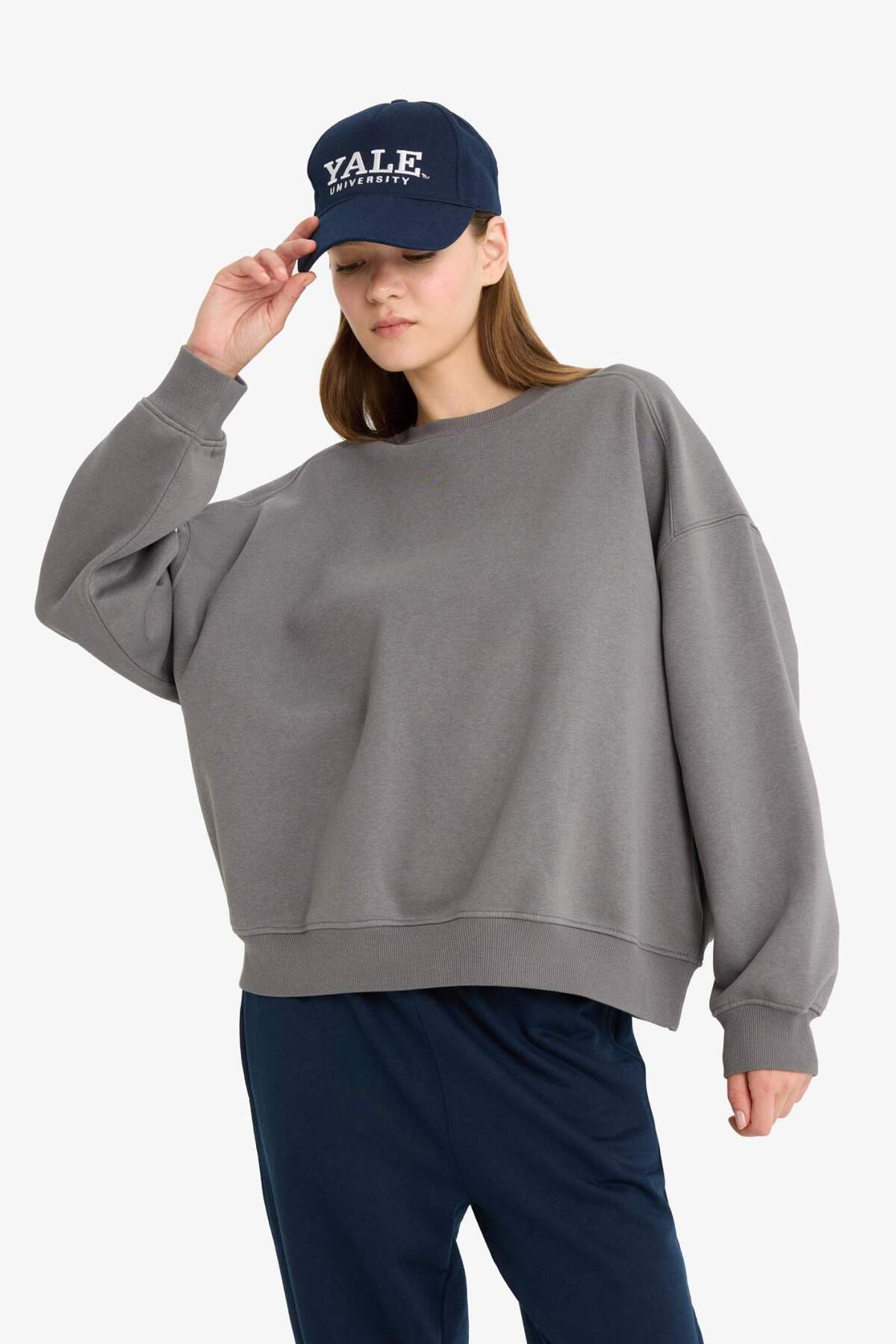 DeFacto Oversize Bisiklet Yaka Basic Sweatshirt A4177AX24WN görsel 3