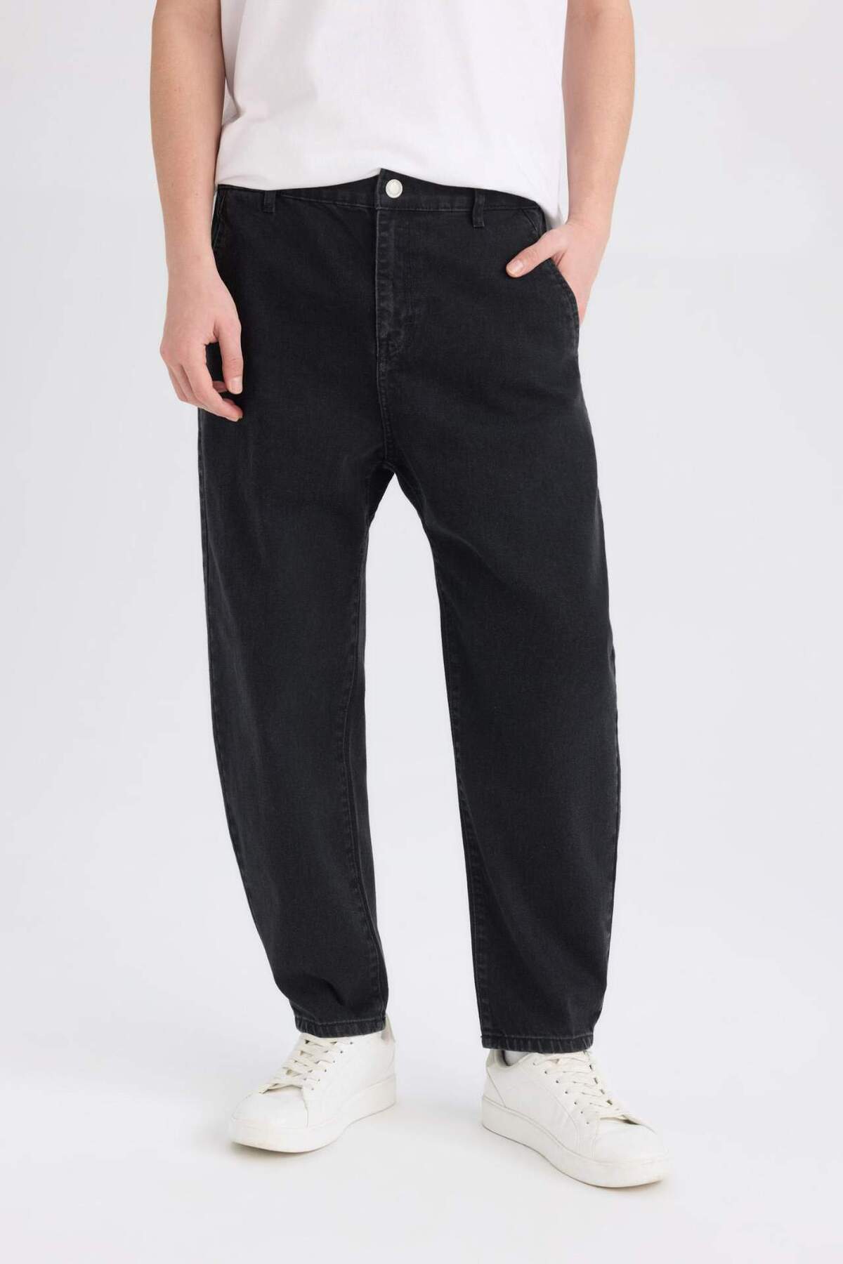 DeFacto %100 Pamuk Relaxed Slouchy Fit Rahat Beli Lastikli Rahat Kesim Dar Paça Siyah Jean Pantolon B8320AX2 görsel 5