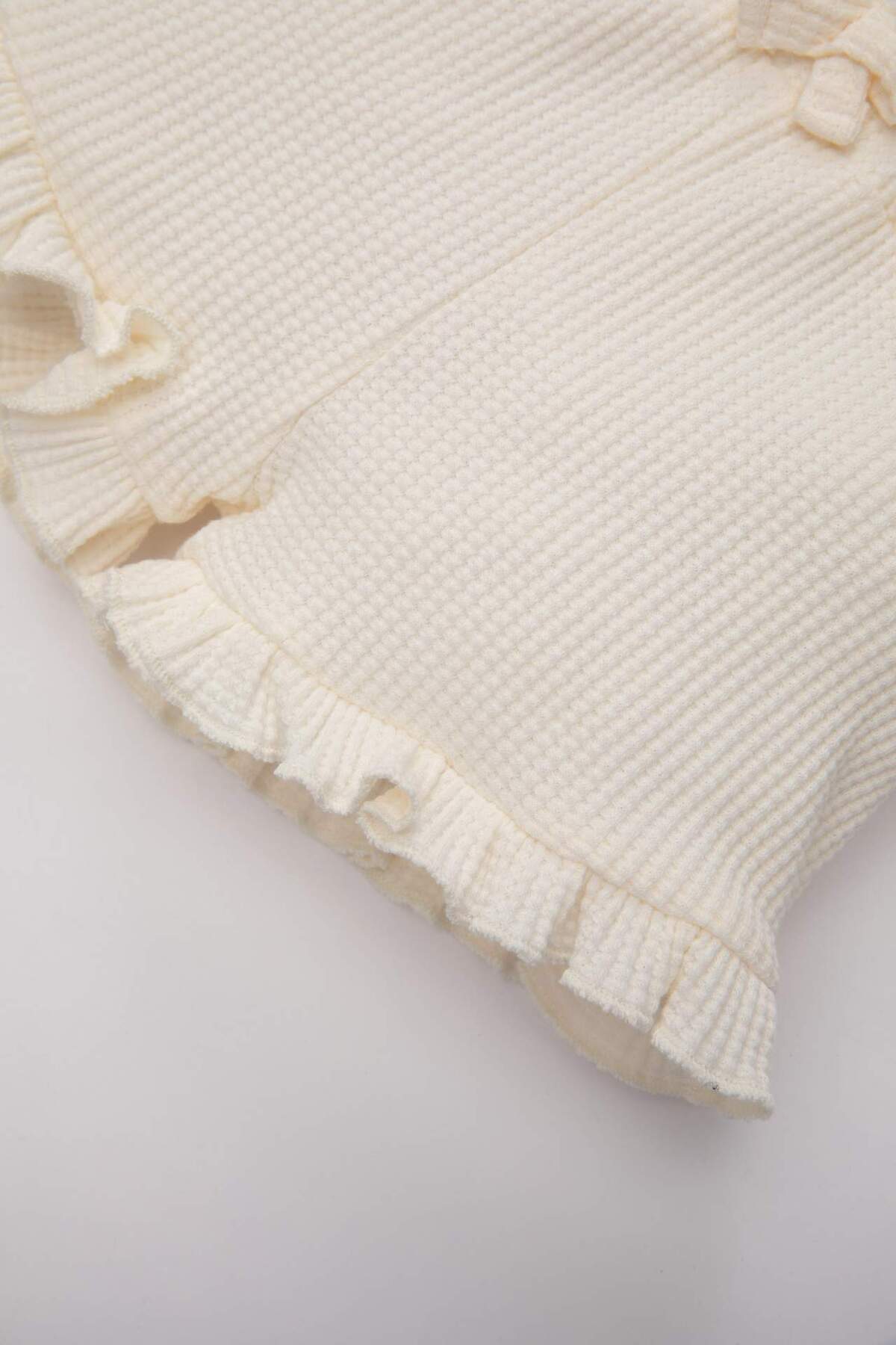 Defacto Comfort Fıt Waffle Şort Kız Bebek A8043A524SM fotoğrafı 3 (önizleme)