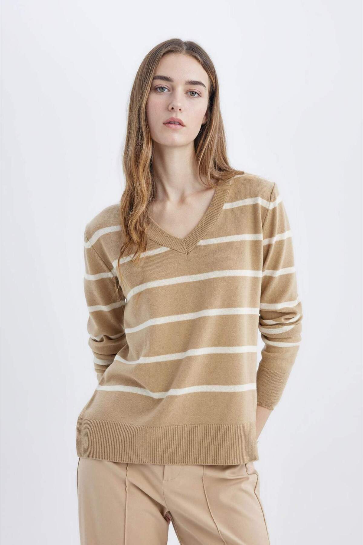 Defacto  Relax Fit V Yaka Yumuşak Dokulu Çizgili Triko Kazak A2359AX24WN - Görsel 3