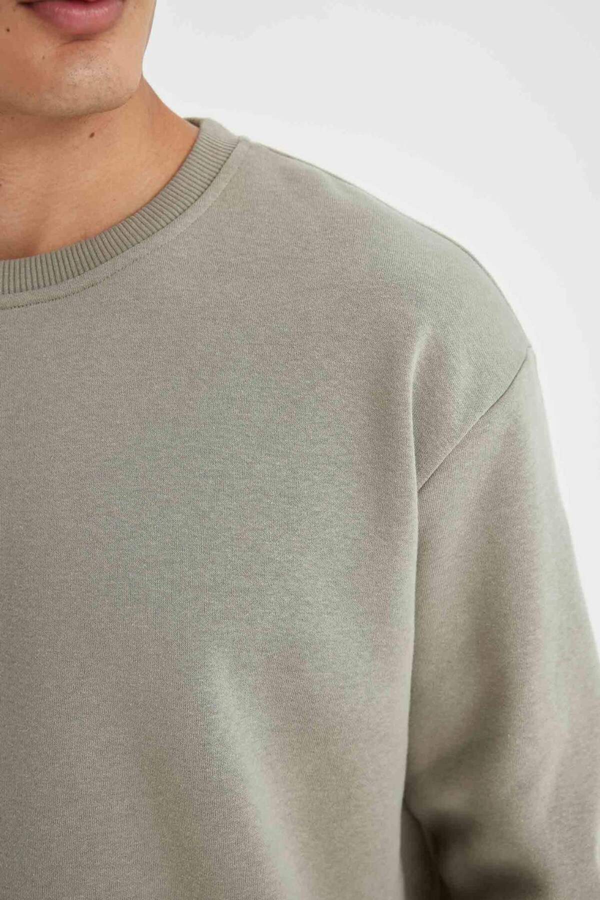 DeFacto Oversize Geniş Kalıp Bisiklet Yaka Kalın Basic Düz Sweatshirt T5139AZ24AU görsel 5
