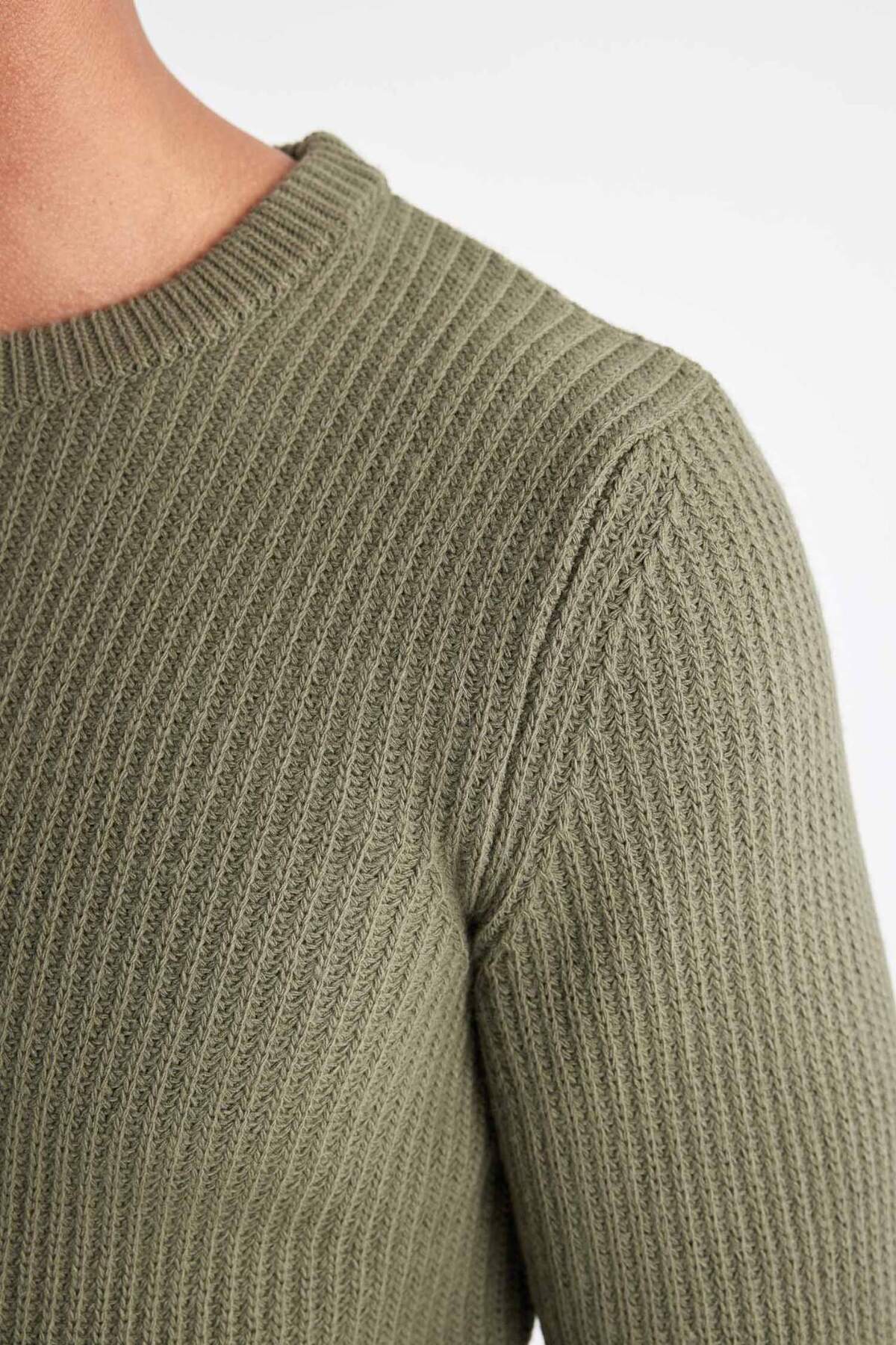 Strickpullover mit Rundhalsausschnitt und Struktur in Standardgröße E0811AXNS