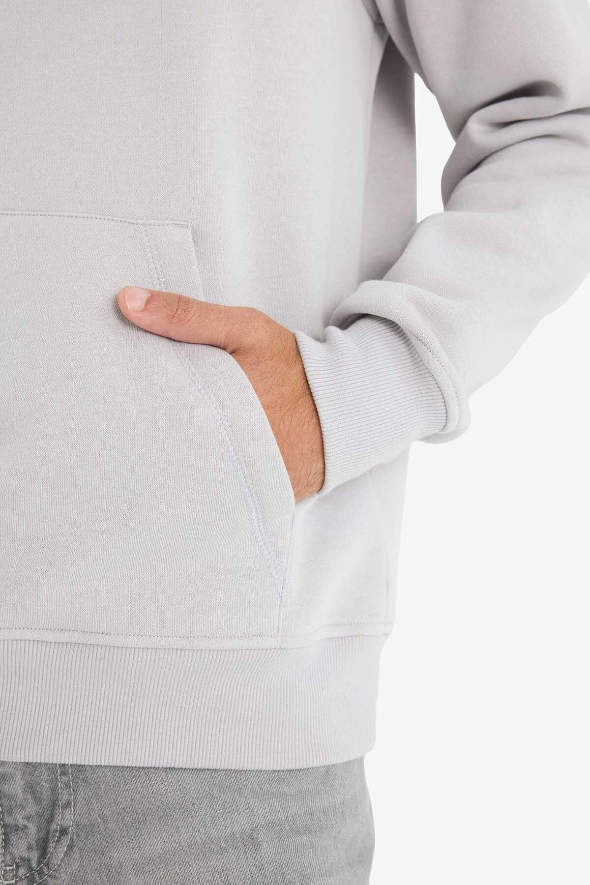 Defacto  Regular Fit Kapüşonlu Kanguru Cepli İçi Yumuşak Tüylü Basic Düz Sweatshirt X8283AZ24AU - Görsel 5