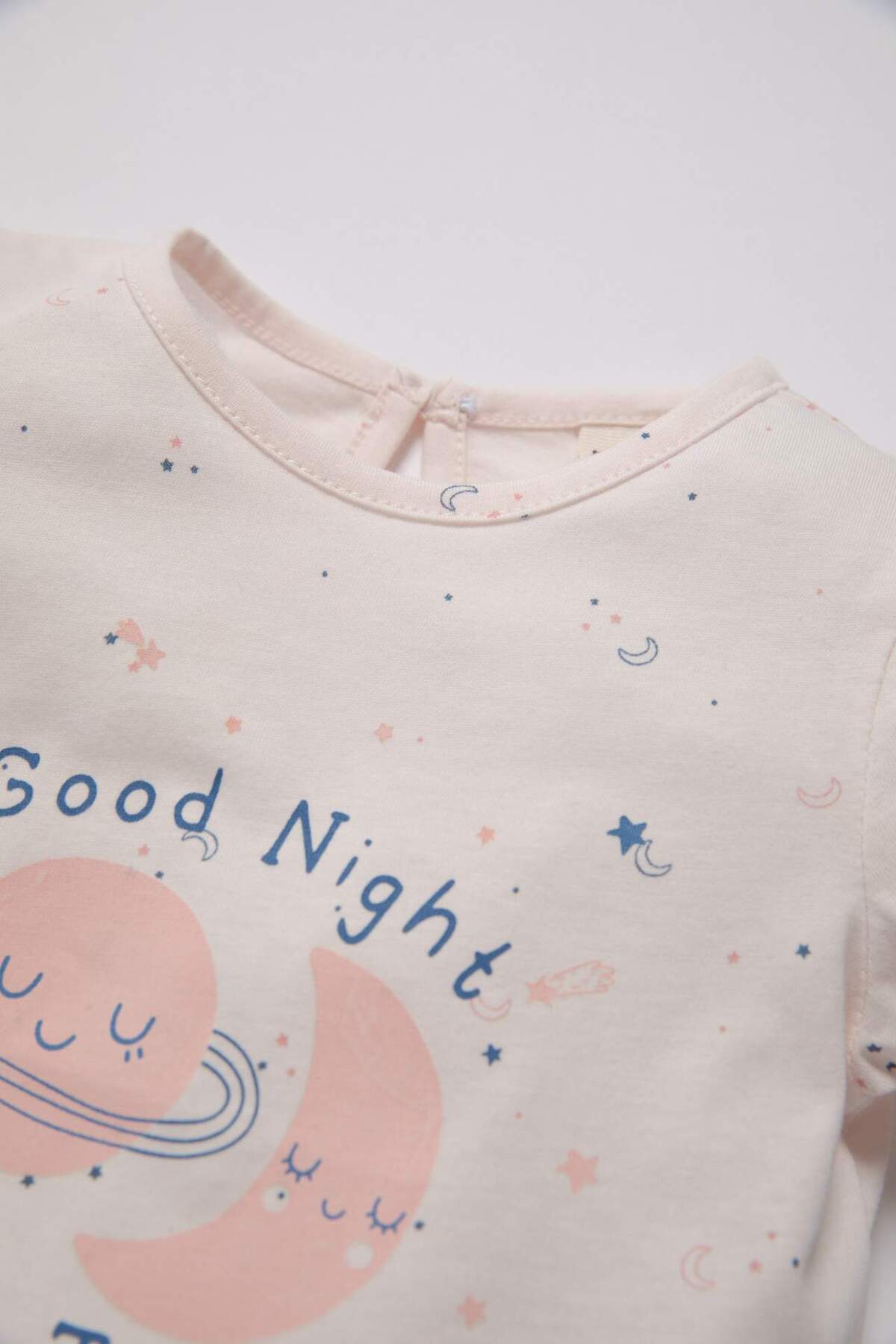 Defacto Kız Bebek Pijama Takım Karanlıkta Parlayan Penye Kısa Kollu Üst Beli Lastikli Şort Alt C5066A524HS fotoğrafı 3 (önizleme)