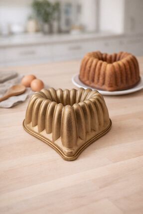 Luxxa Home Eros Döküm Kek Kalıbı Gold