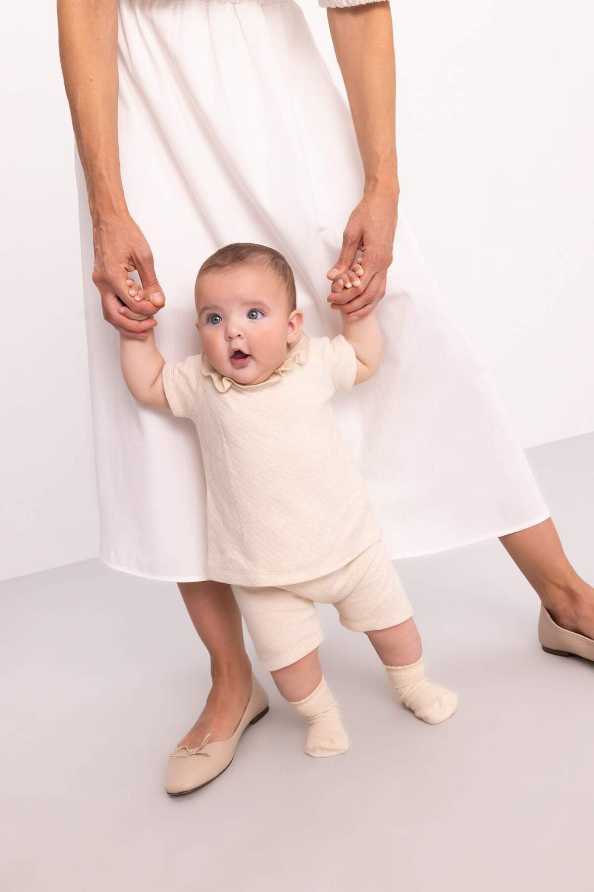 Defacto Kız Bebek 2li Takım Kısa Kollu Fırfırlı Yaka Bluz Şort C5085A524SM fotoğrafı 2 (önizleme)