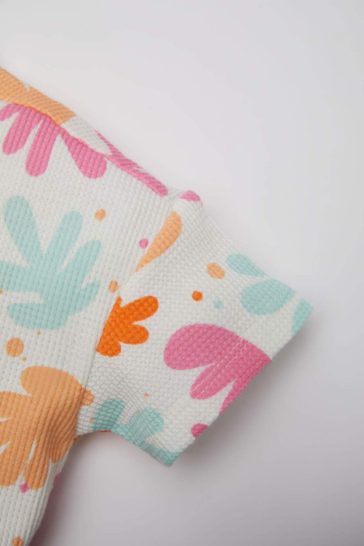 Defacto Kız Bebek 2li Takım Desenli Waffle Bisiklet Yaka Kısa Kollu Tişört Şort C9469A524SM fotoğrafı 4 (önizleme)