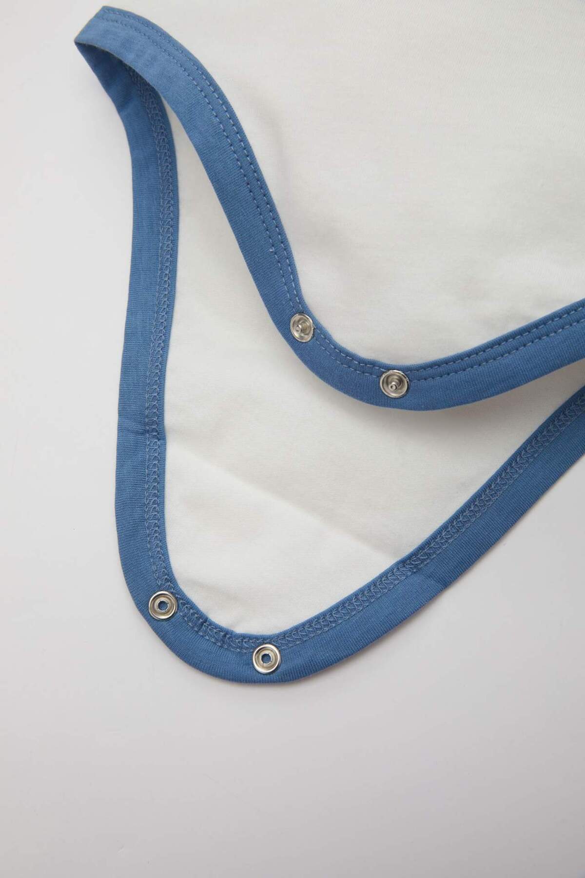 Defacto Erkek Bebek Yeni Doğan Bebe Yaka Baskılı Penye Kısa Kollu Çıtçıtlı Body C2789A524SM fotoğrafı 3 (önizleme)